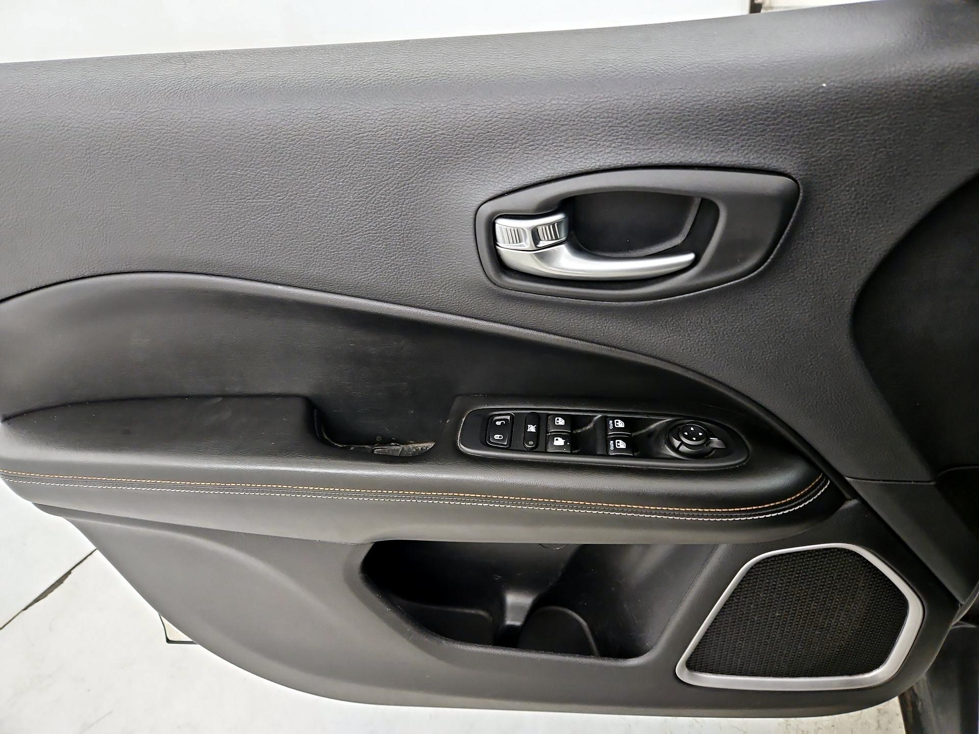 Thumbnail: 2018 Jeep Compass - 12