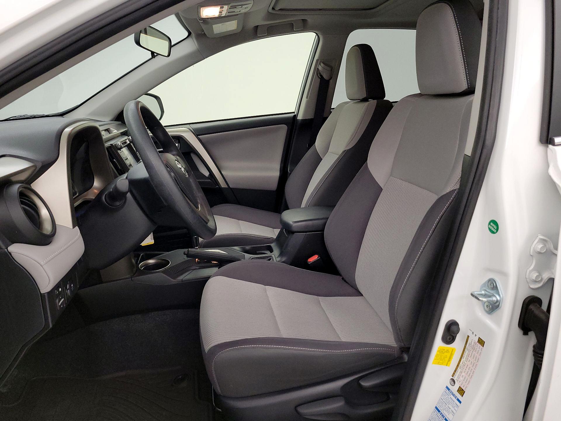 Thumbnail: 2015 Toyota RAV4 - 11