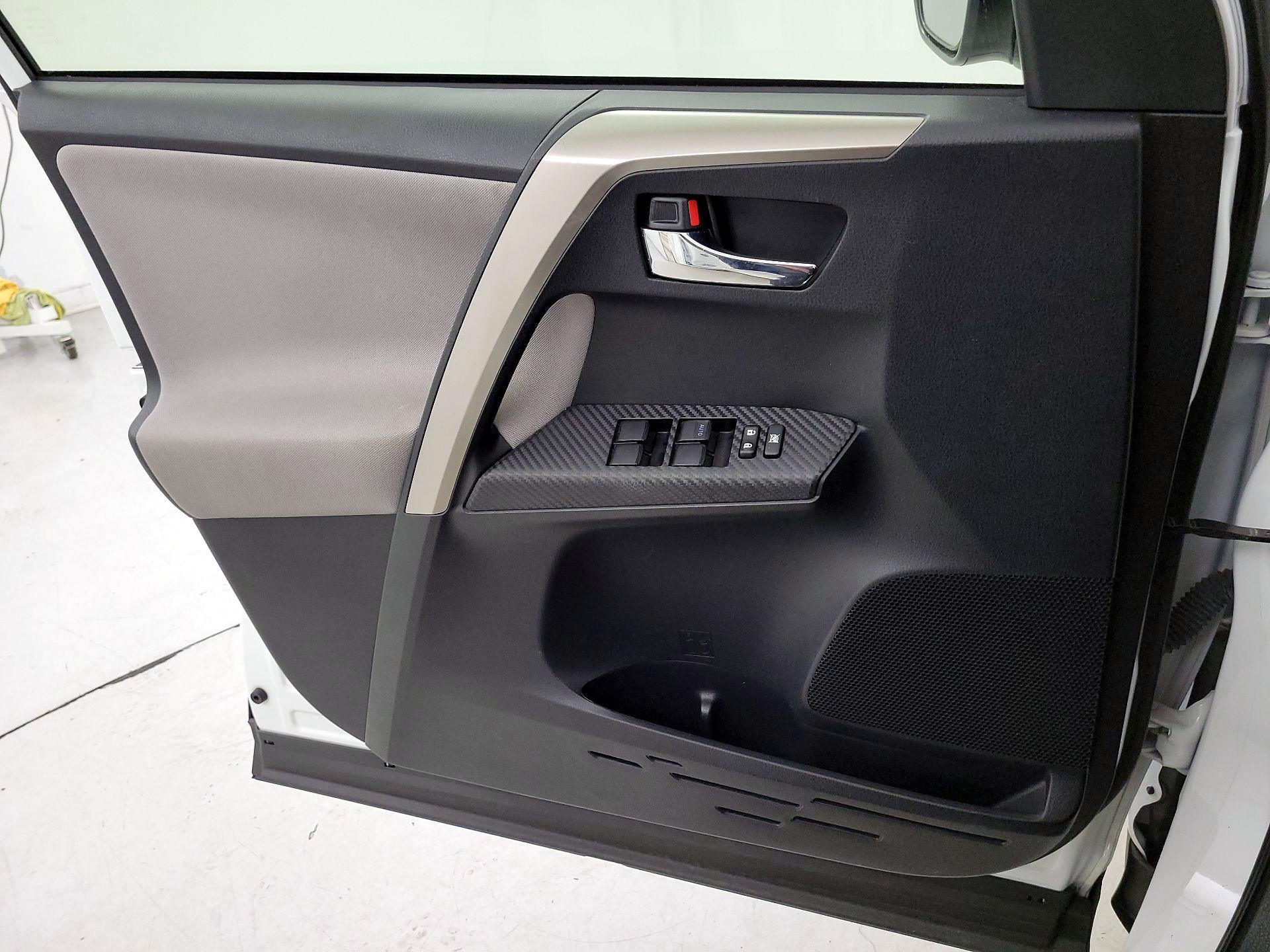 Thumbnail: 2015 Toyota RAV4 - 12