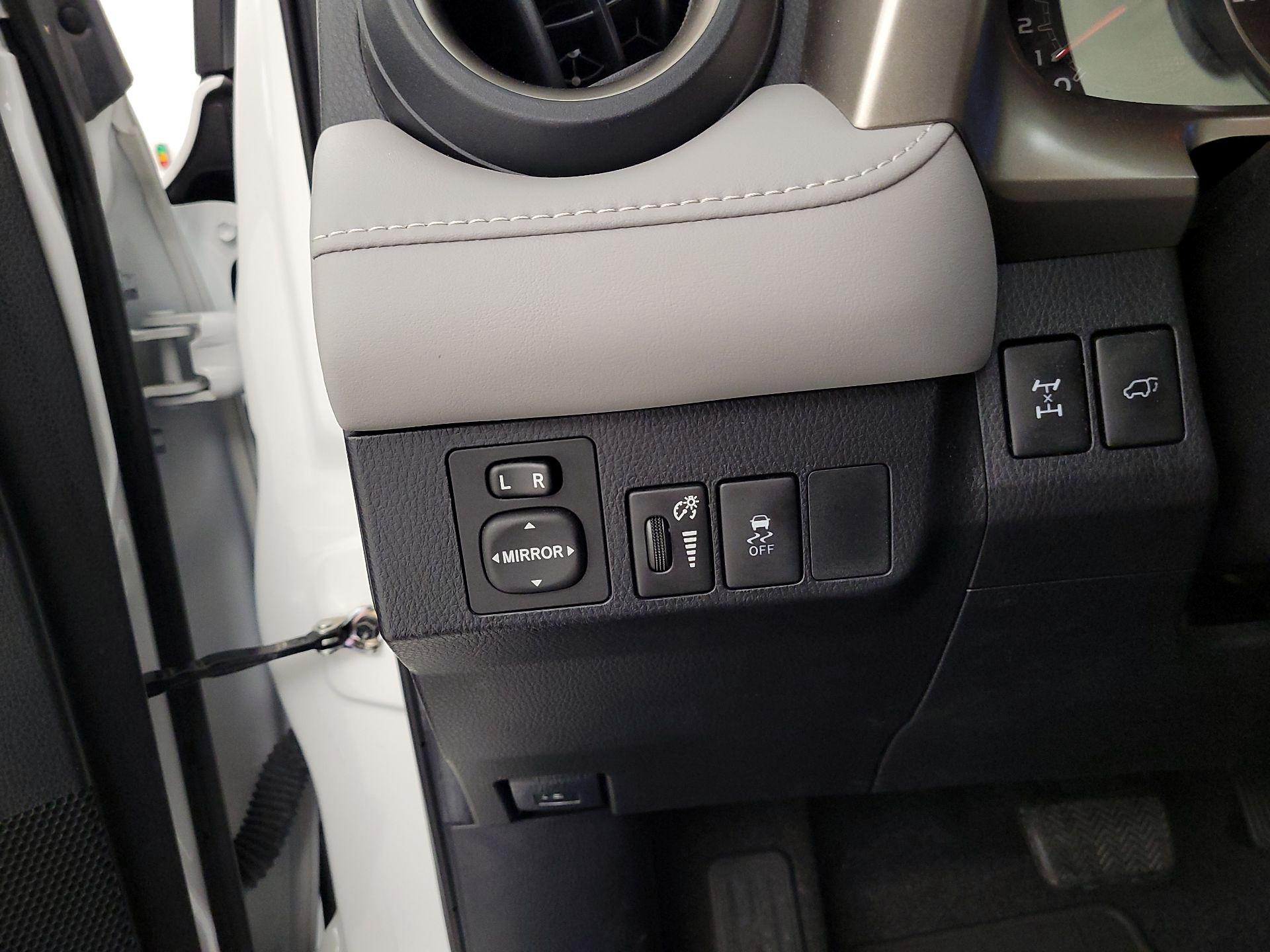 Thumbnail: 2015 Toyota RAV4 - 13