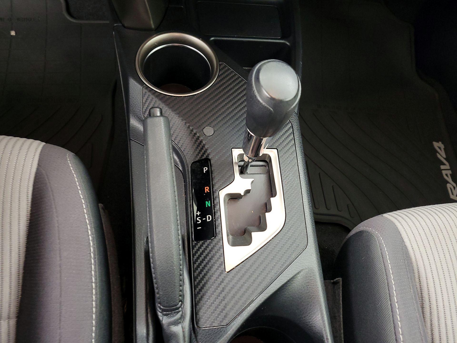 Thumbnail: 2015 Toyota RAV4 - 17