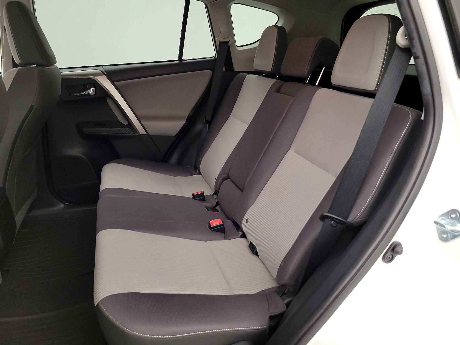 Thumbnail: 2015 Toyota RAV4 - 18