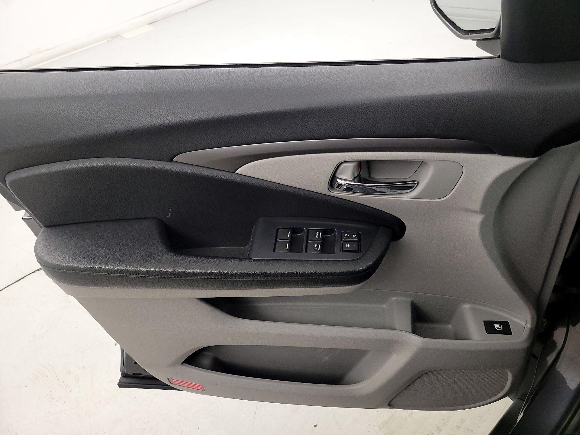 Thumbnail: 2019 Honda Pilot - 12