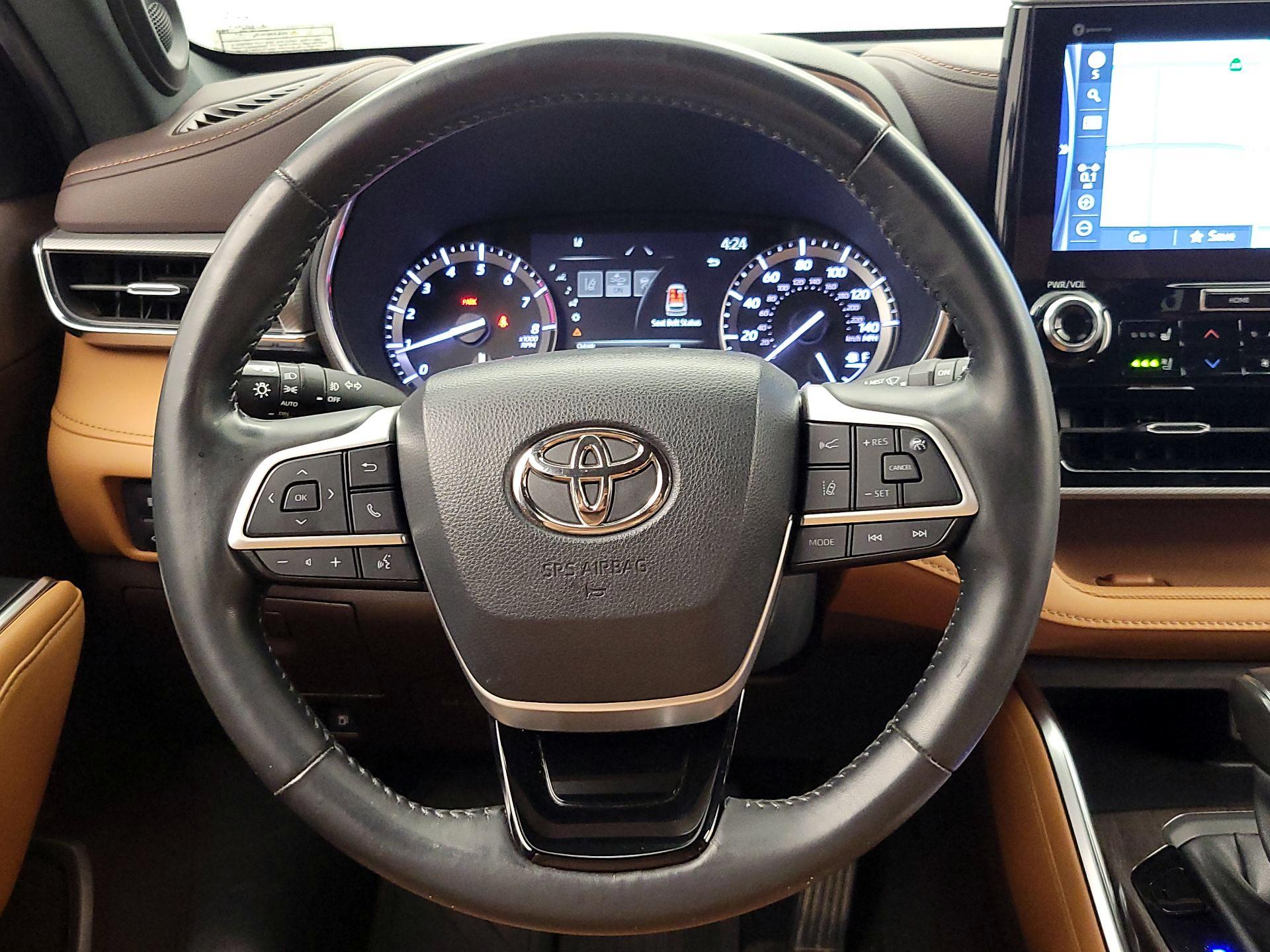 Thumbnail: 2022 Toyota Highlander - 10