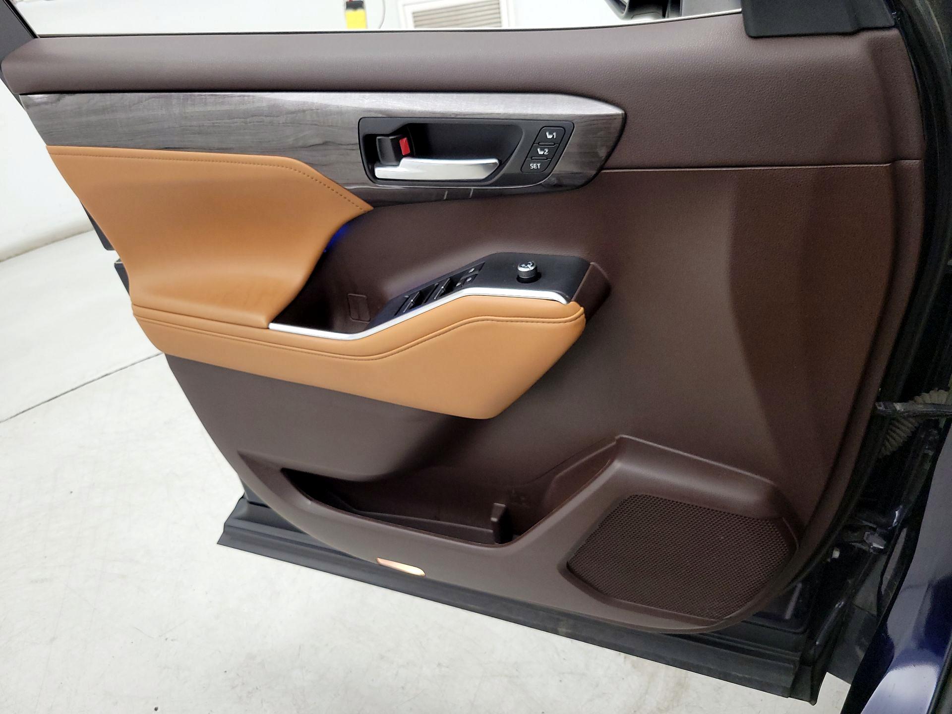 Thumbnail: 2022 Toyota Highlander - 12