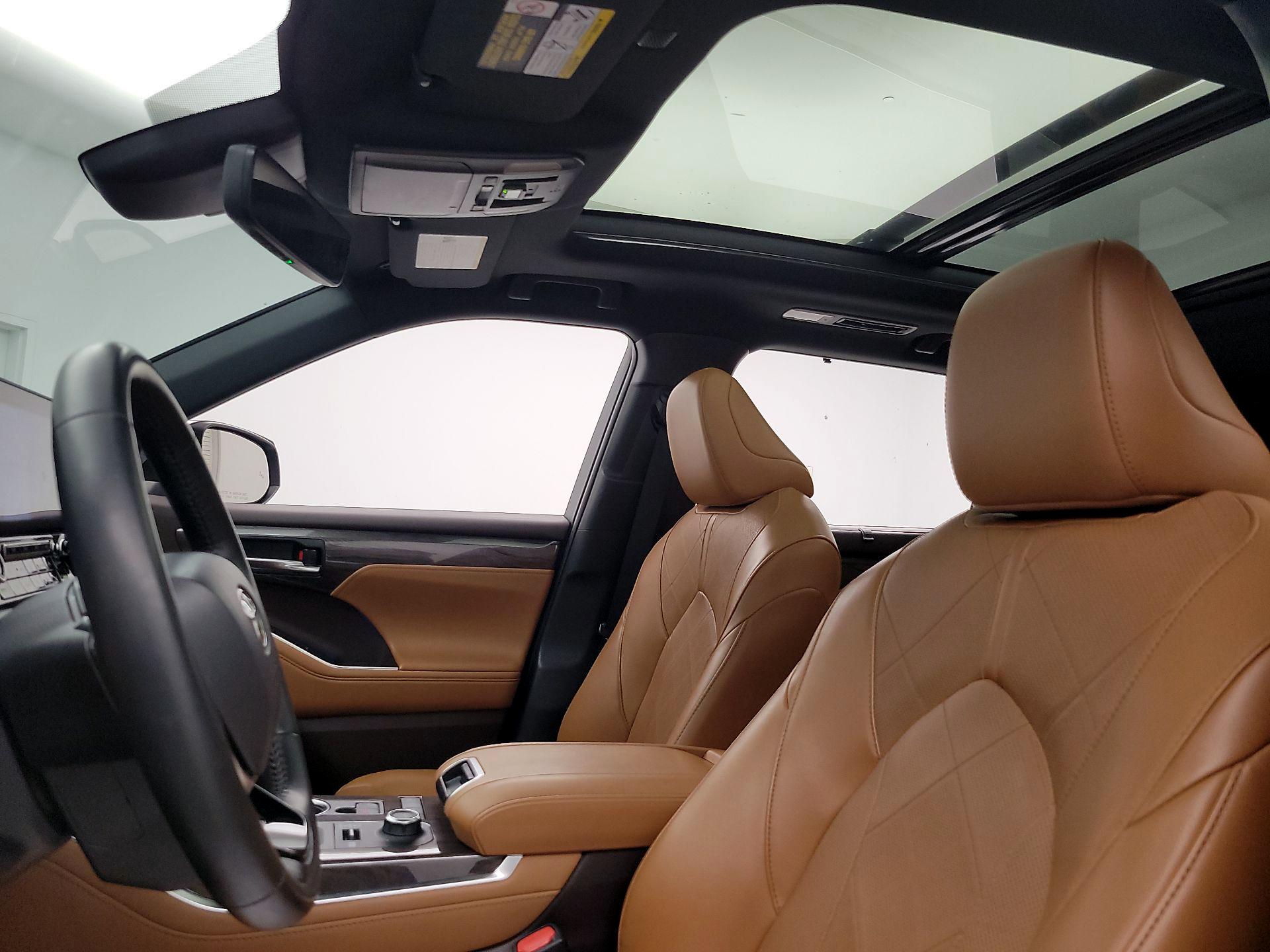 Thumbnail: 2022 Toyota Highlander - 20