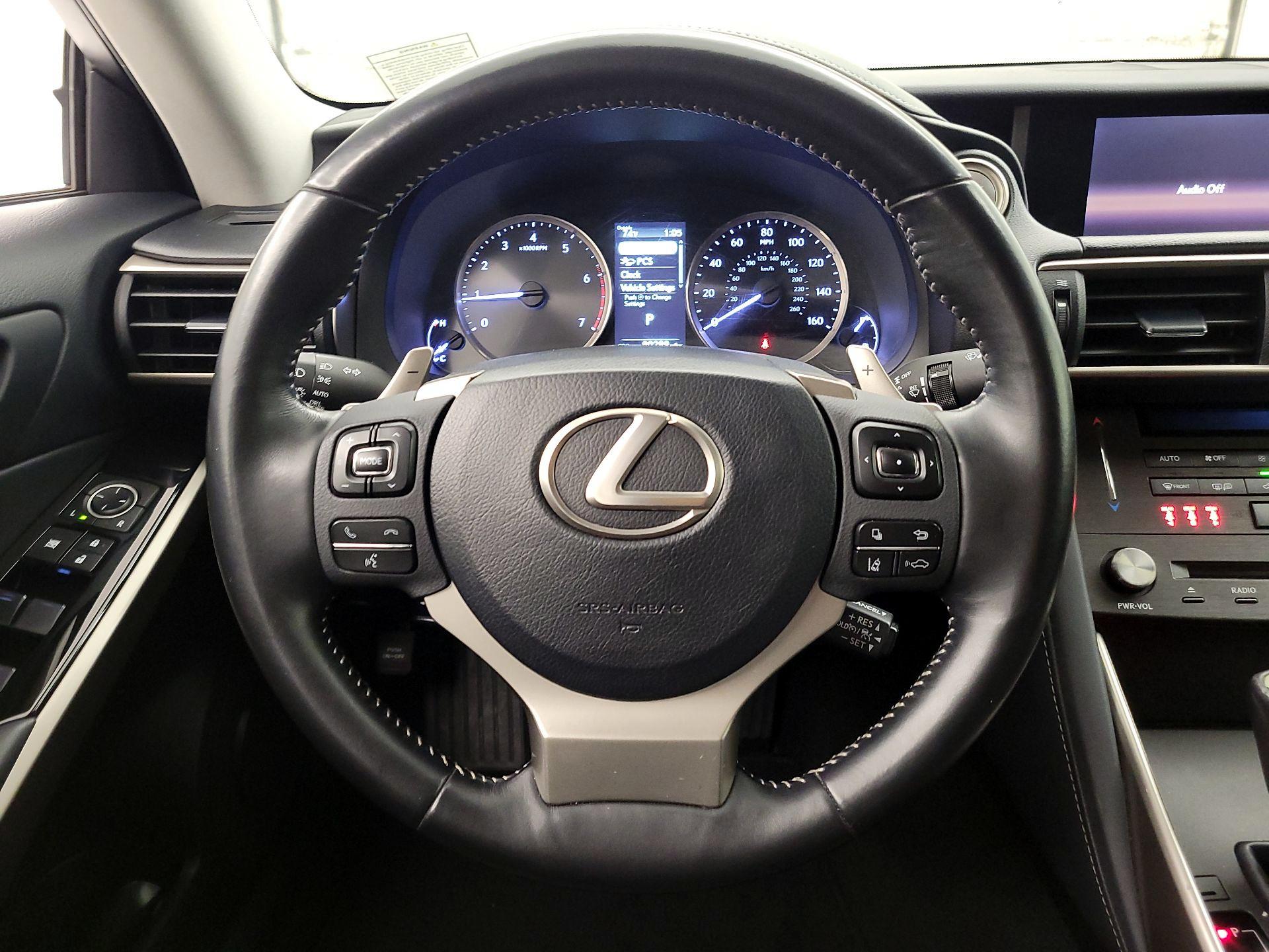 Thumbnail: 2019 Lexus IS - 10