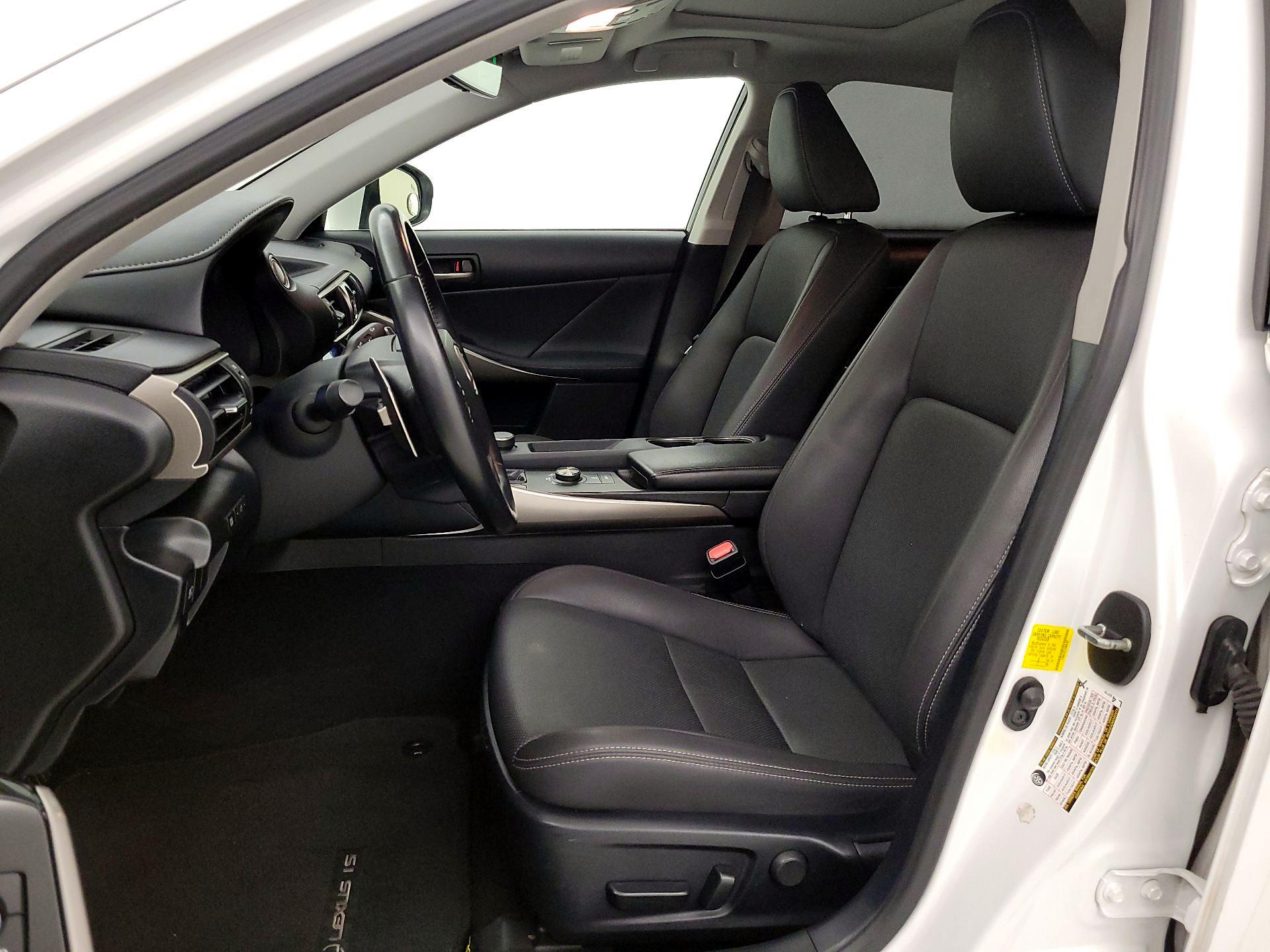 Thumbnail: 2019 Lexus IS - 11