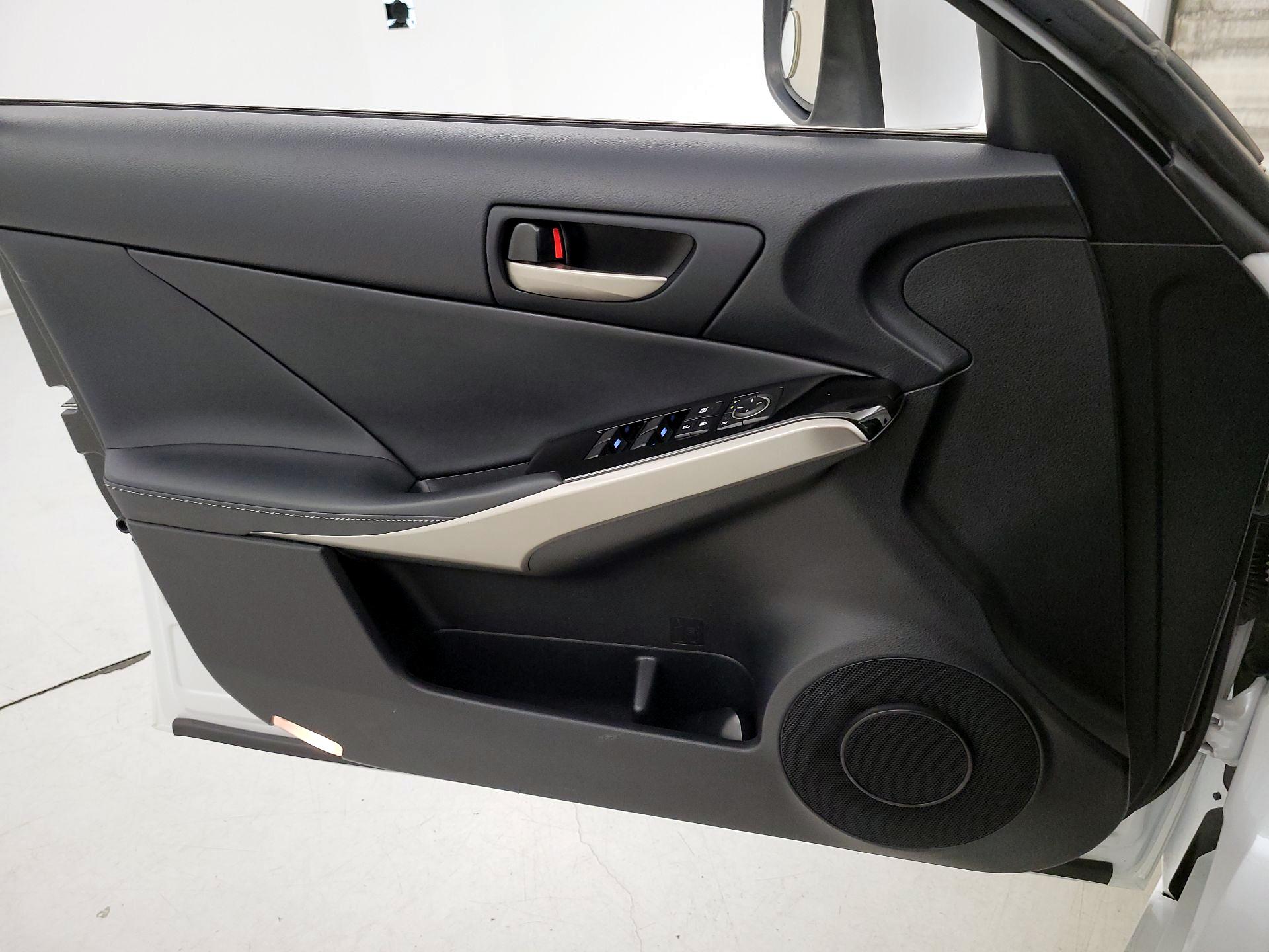 Thumbnail: 2019 Lexus IS - 12