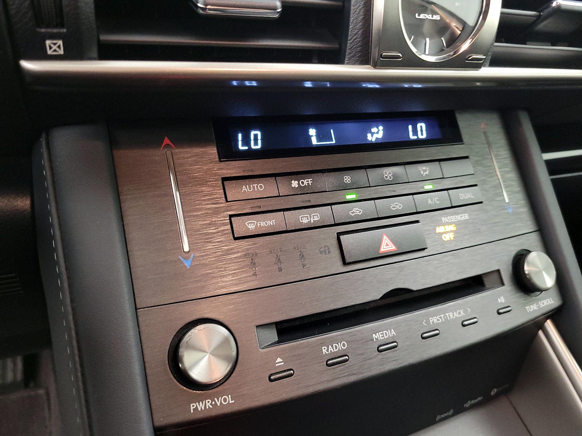 Thumbnail: 2019 Lexus IS - 15