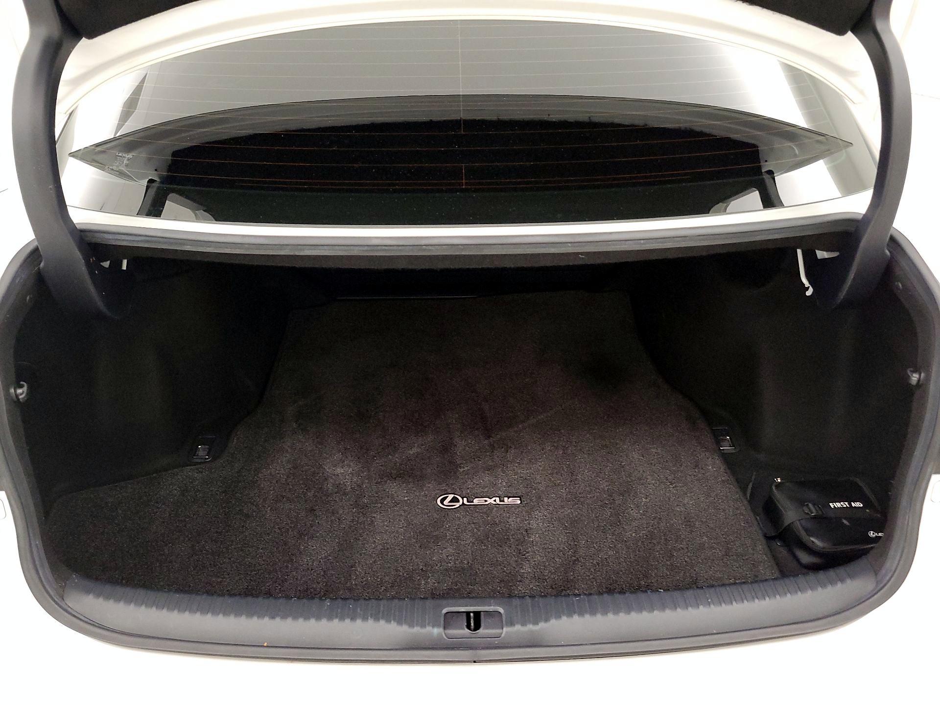 Thumbnail: 2019 Lexus IS - 18