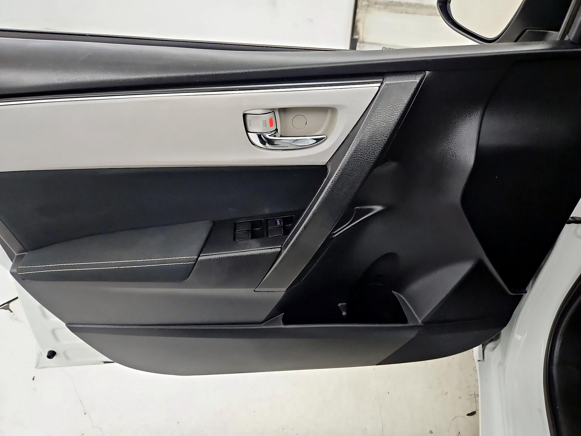 Thumbnail: 2017 Toyota Corolla - 12