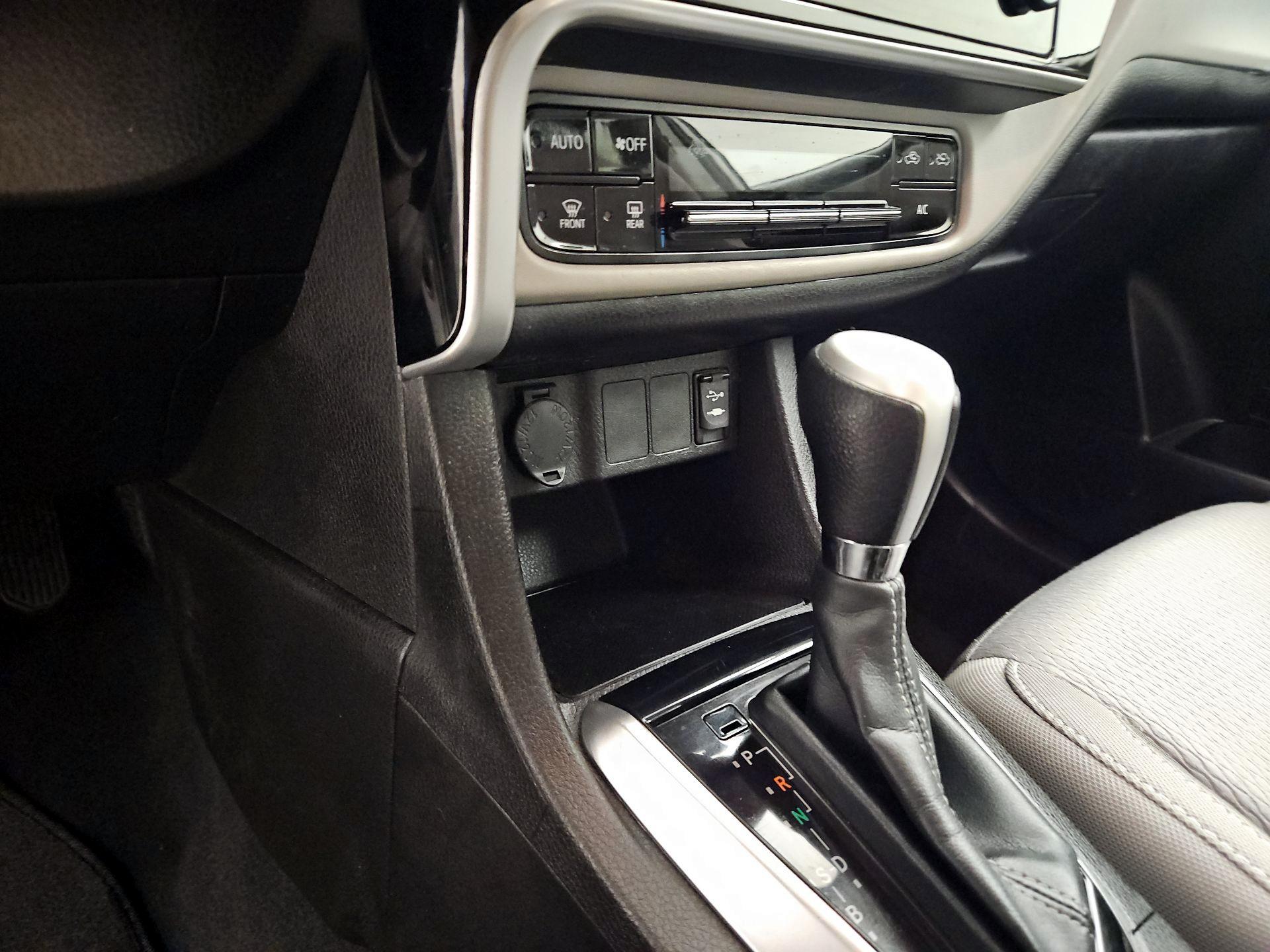 Thumbnail: 2017 Toyota Corolla - 18