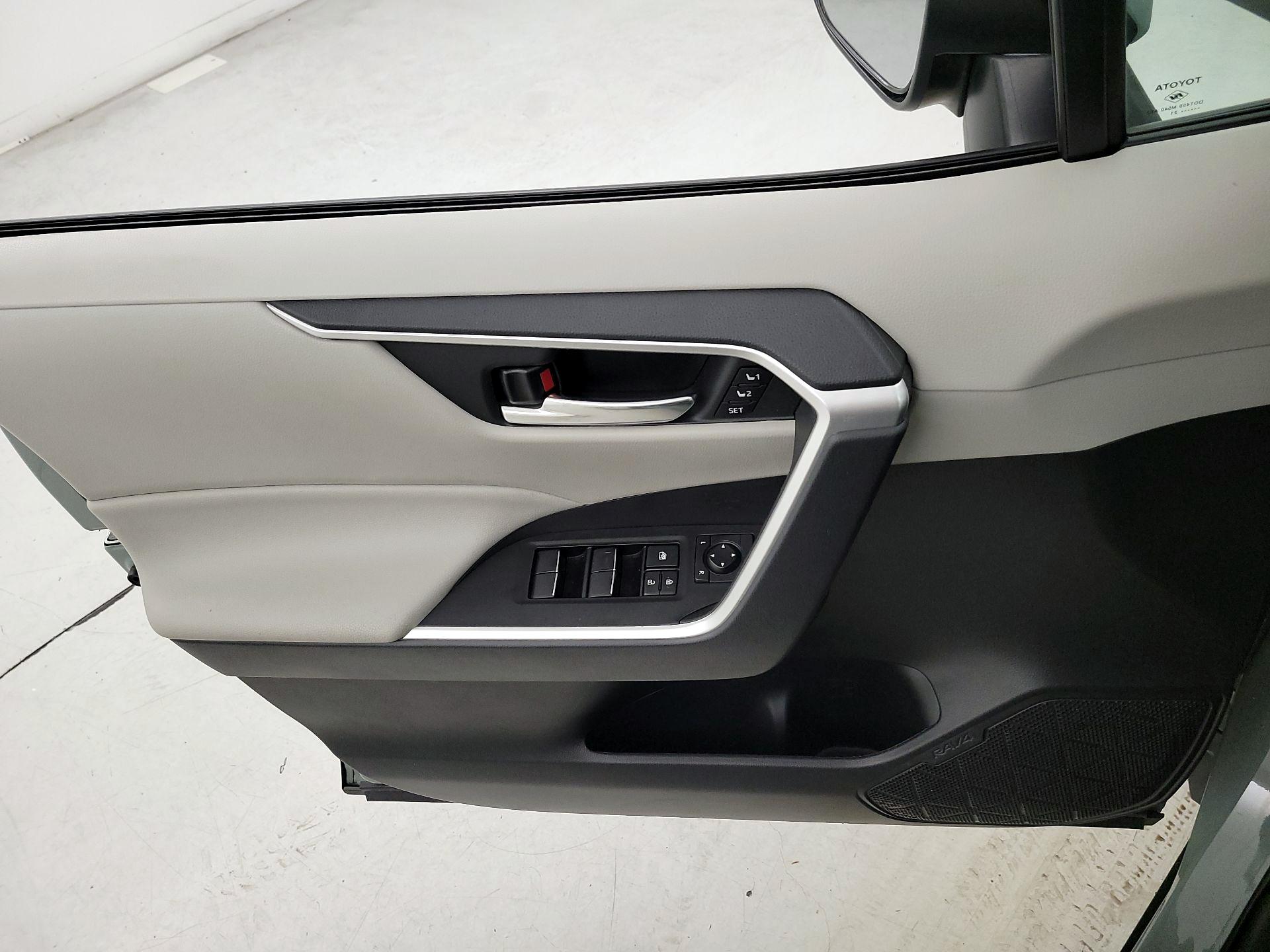 Thumbnail: 2021 Toyota RAV4 - 12