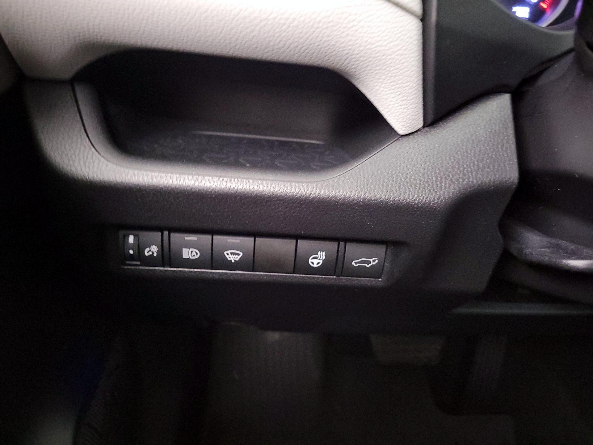 Thumbnail: 2021 Toyota RAV4 - 13