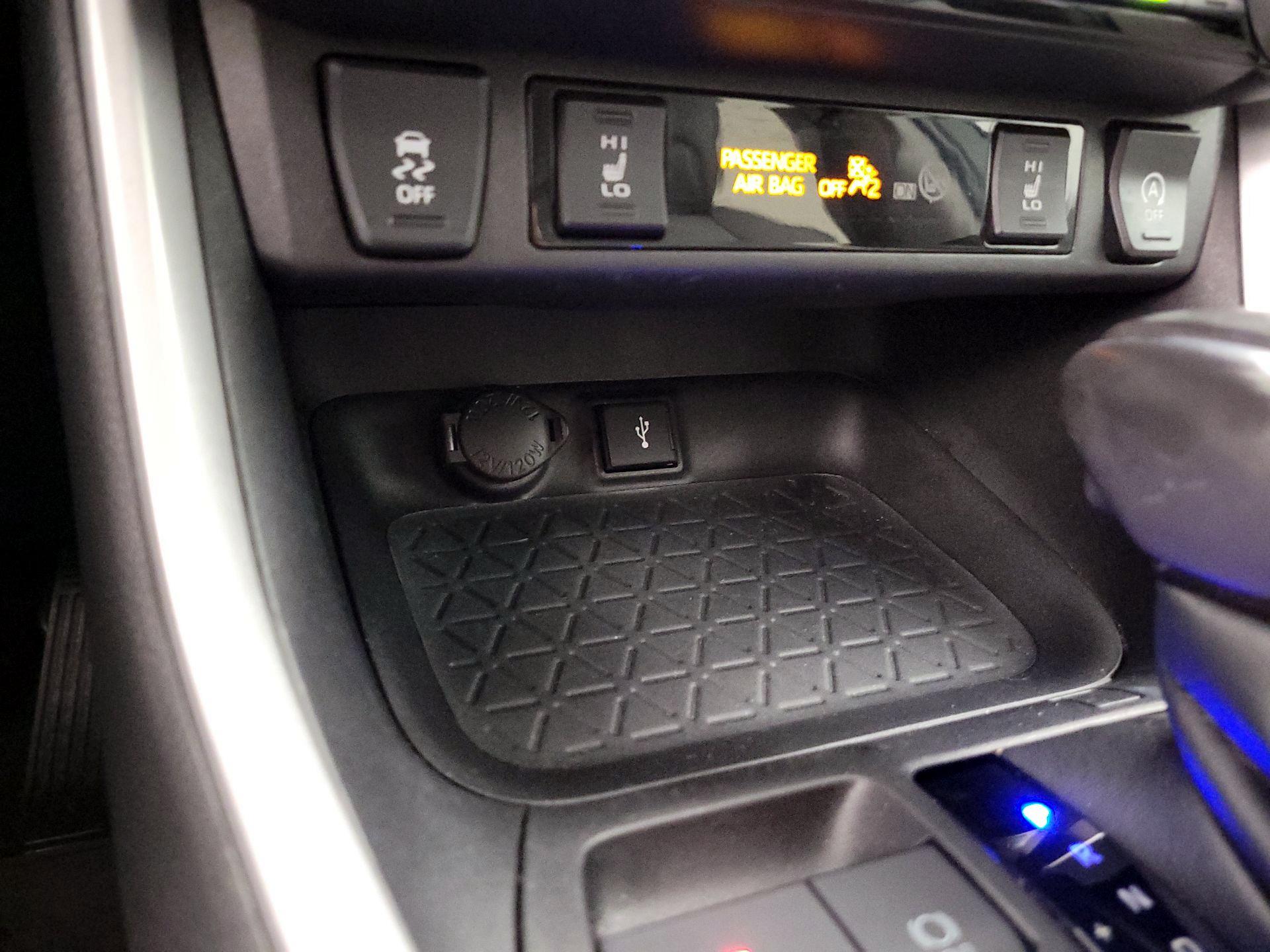 Thumbnail: 2021 Toyota RAV4 - 18