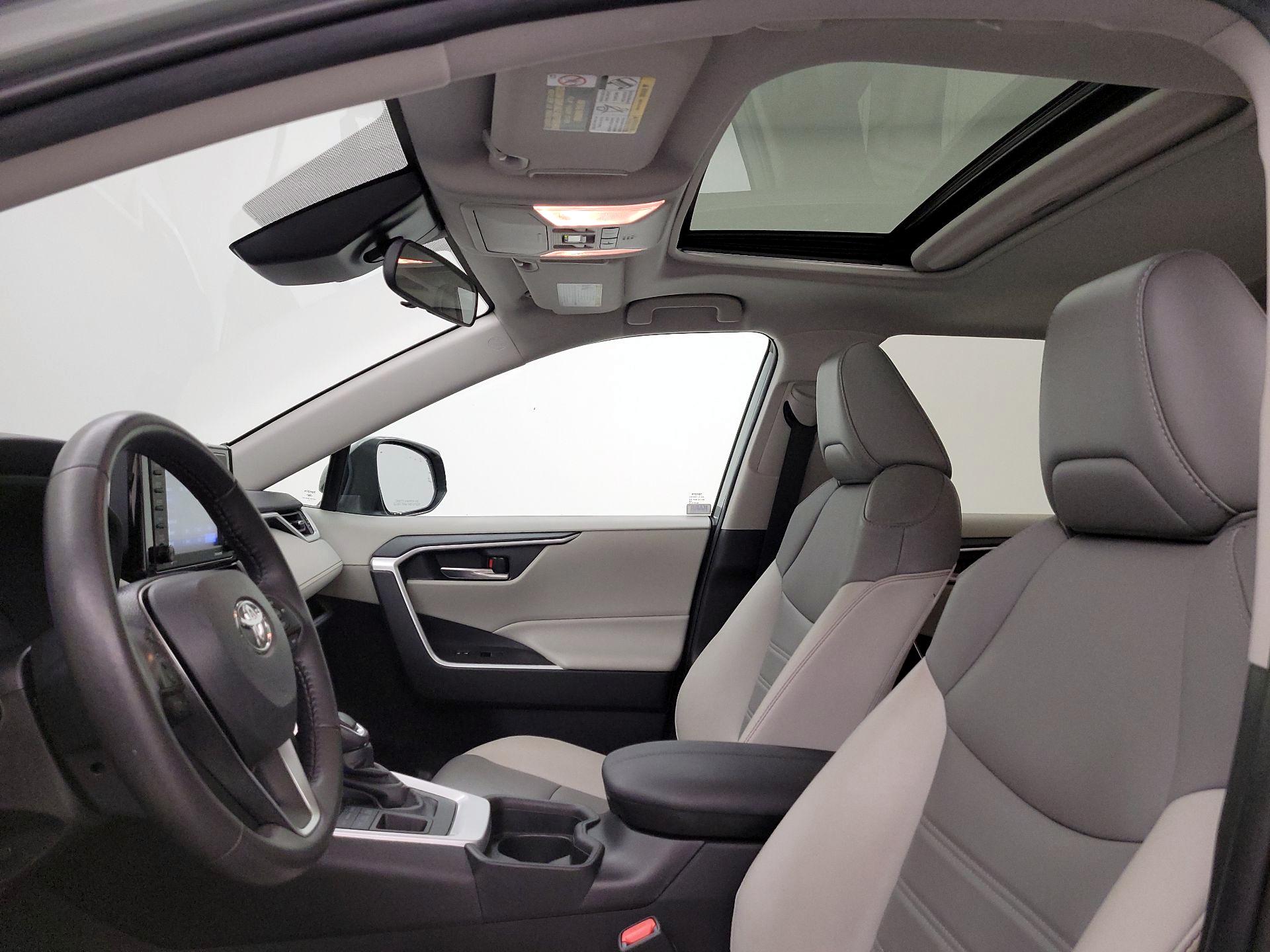 Thumbnail: 2021 Toyota RAV4 - 19