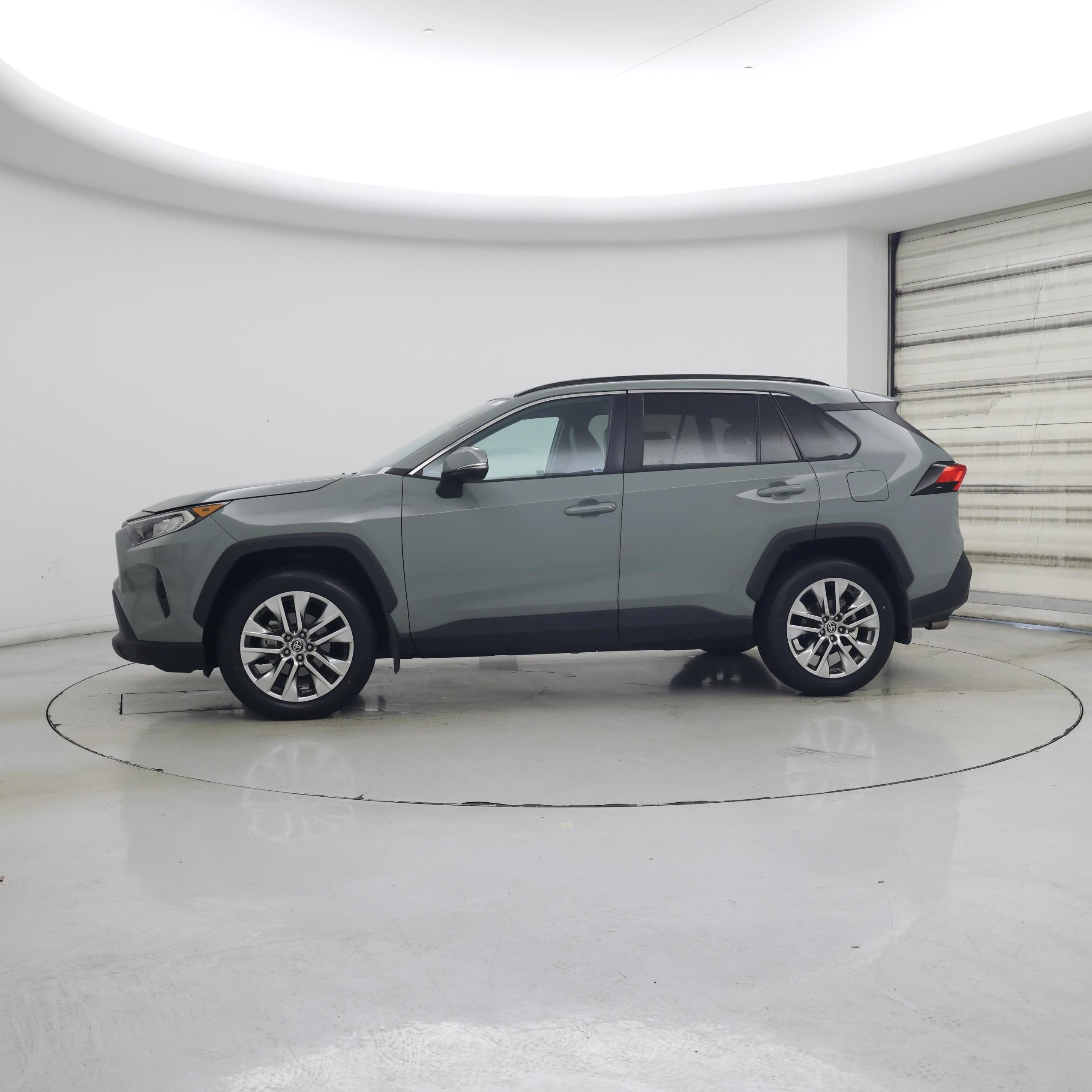 Thumbnail: 2021 Toyota RAV4 - 3