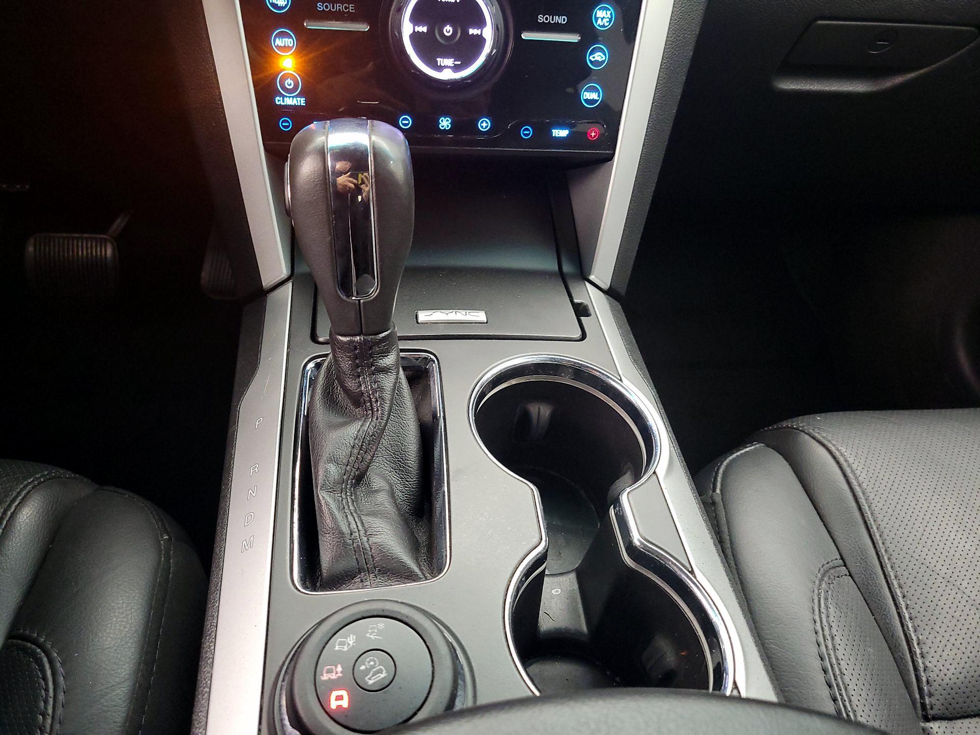 Thumbnail: 2015 Ford Explorer - 16