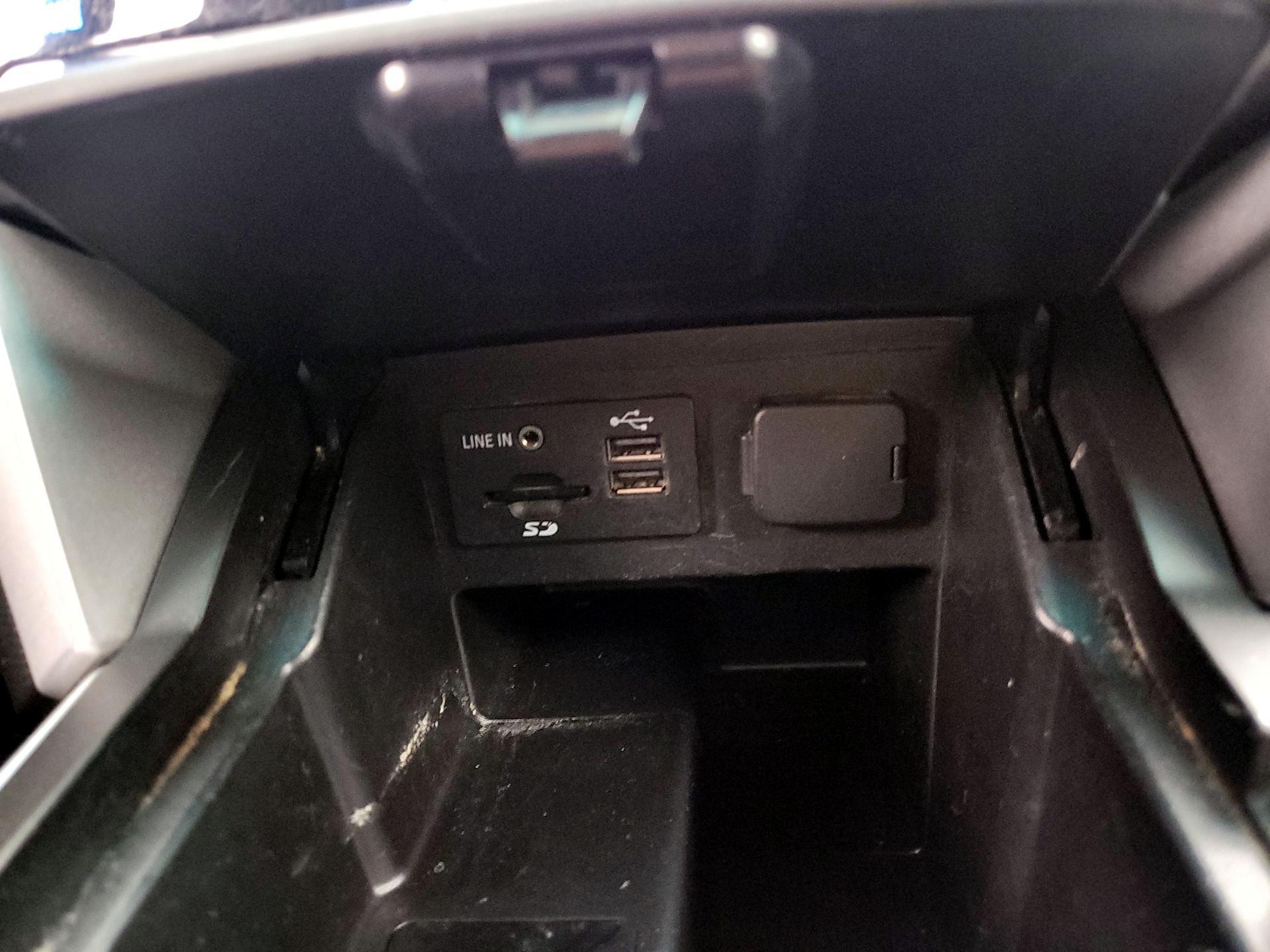 Thumbnail: 2015 Ford Explorer - 17