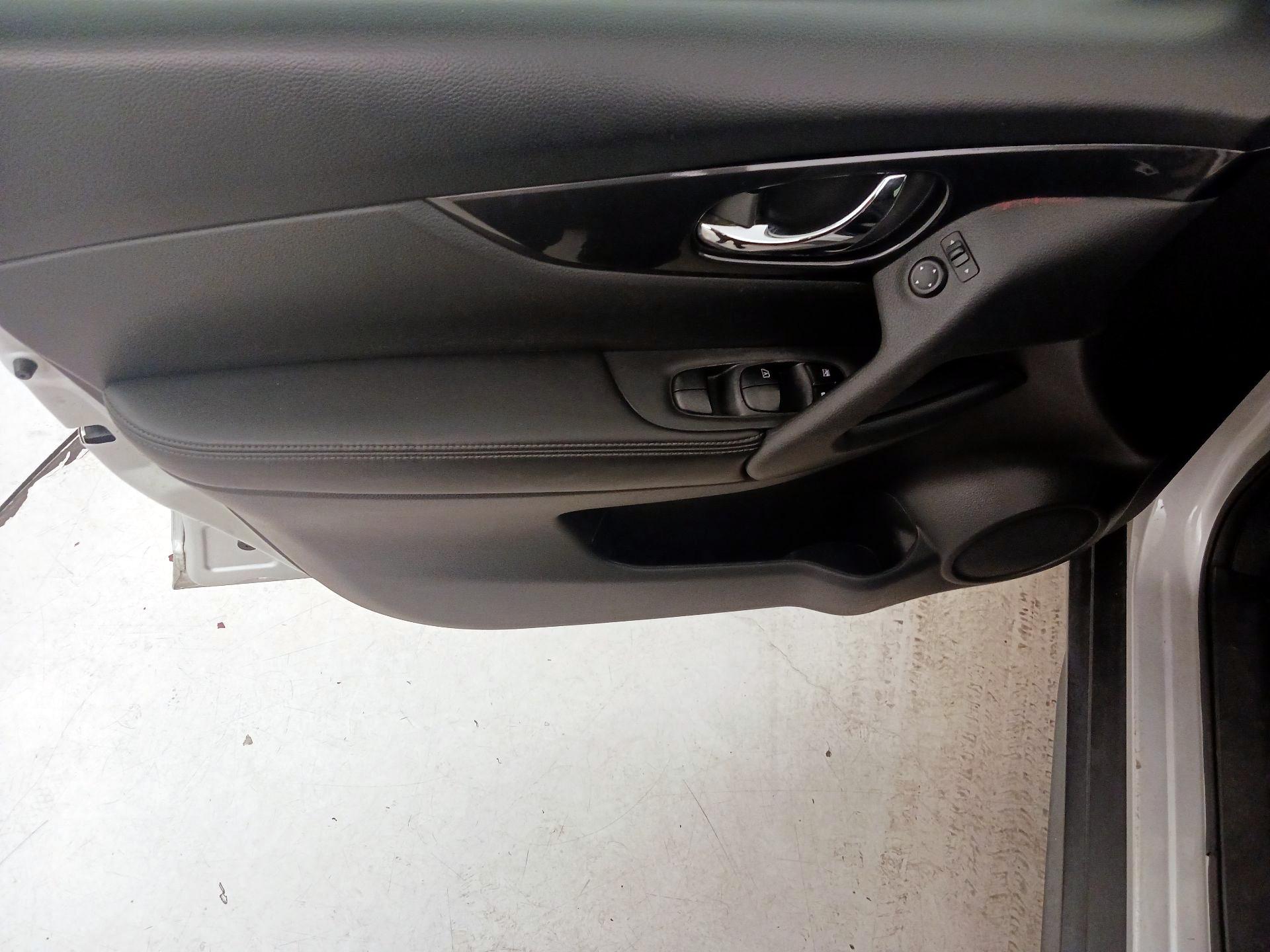 Thumbnail: 2017 Nissan Rogue - 12