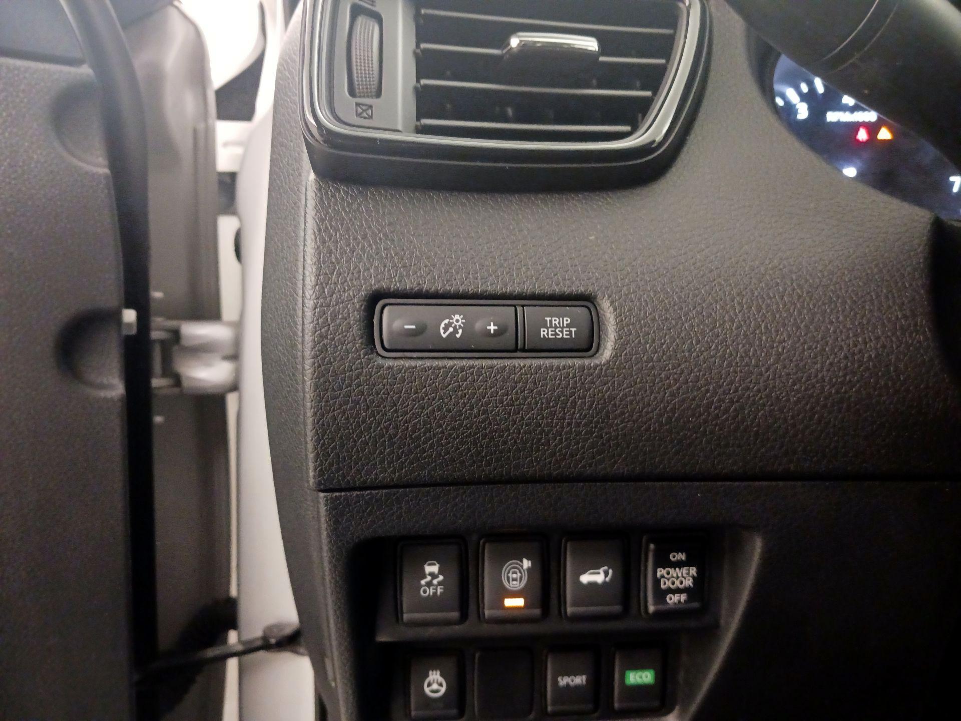 Thumbnail: 2017 Nissan Rogue - 13