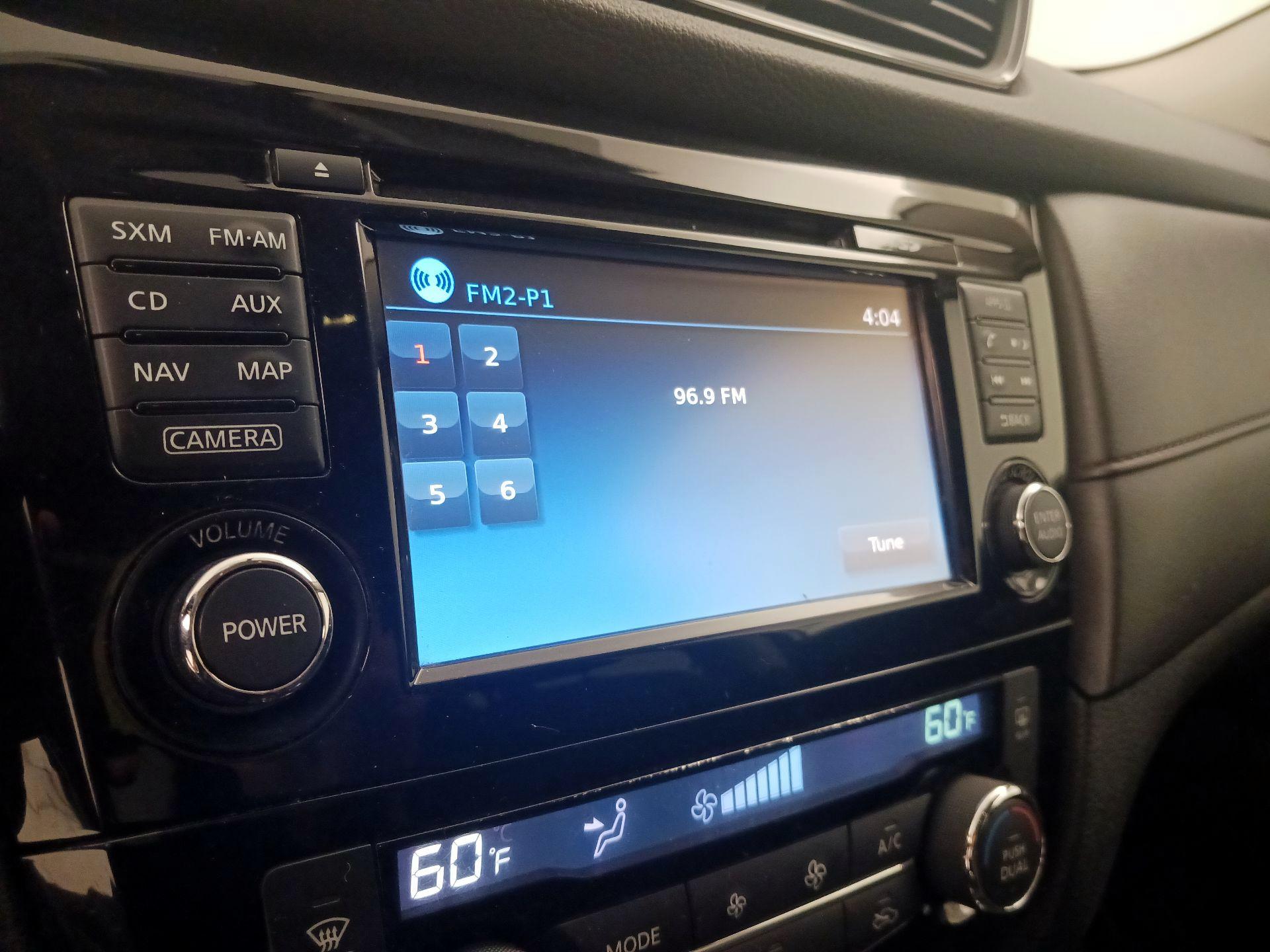 Thumbnail: 2017 Nissan Rogue - 16