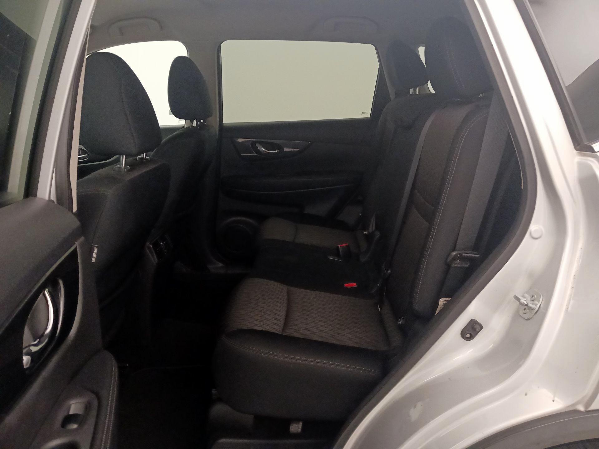 Thumbnail: 2017 Nissan Rogue - 20