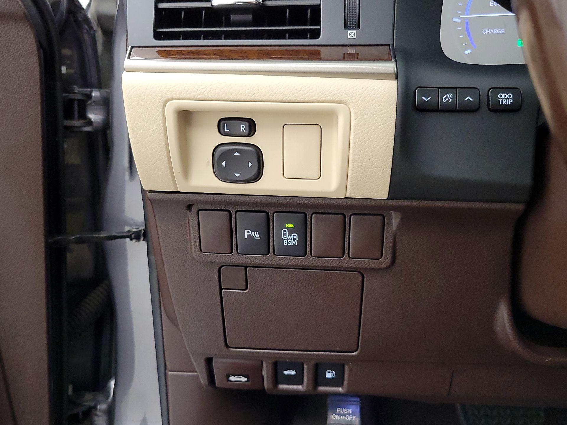 Thumbnail: 2016 Lexus ES - 13