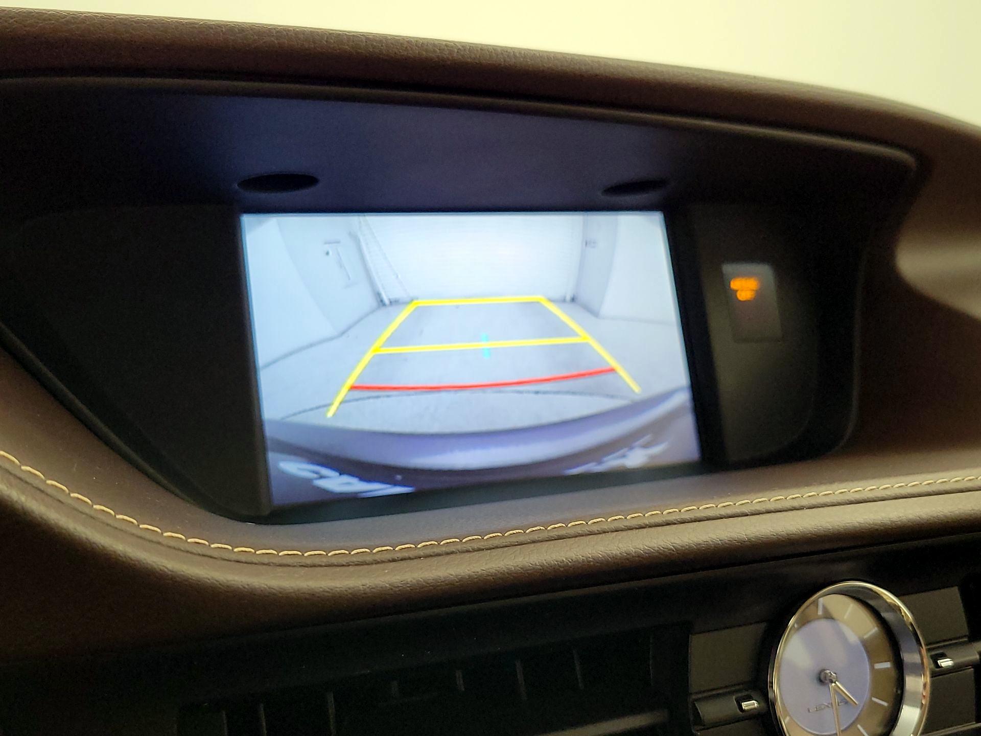 Thumbnail: 2016 Lexus ES - 15