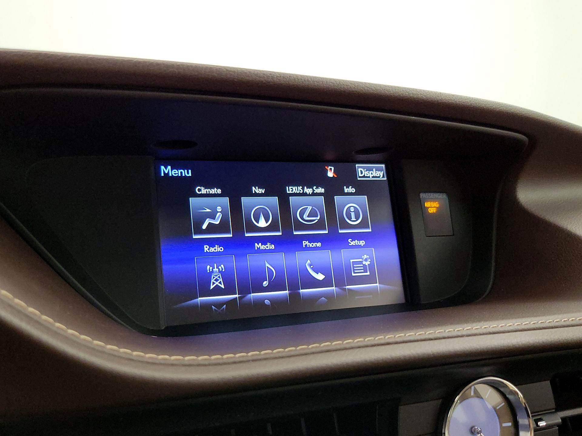 Thumbnail: 2016 Lexus ES - 16