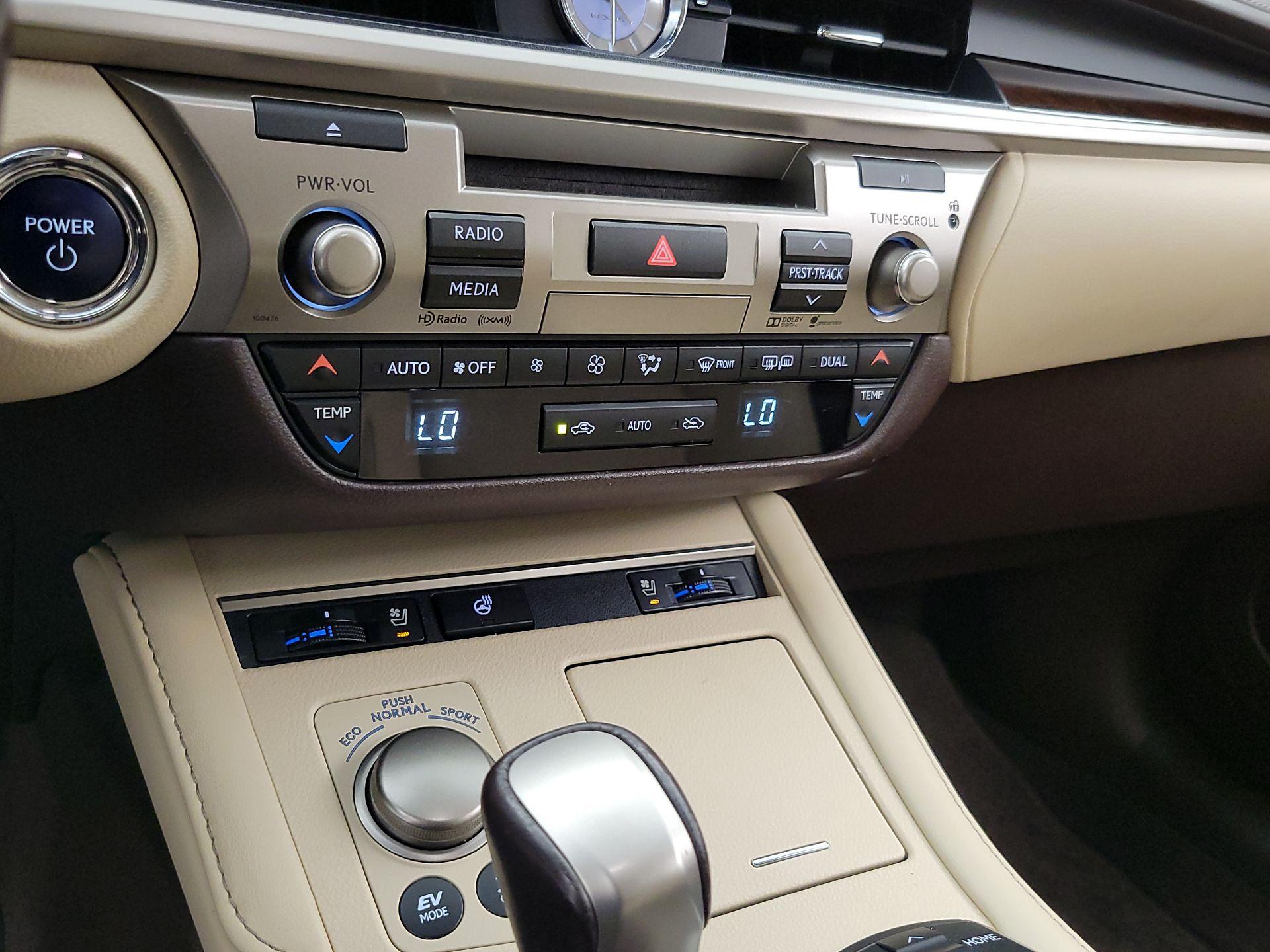 Thumbnail: 2016 Lexus ES - 17