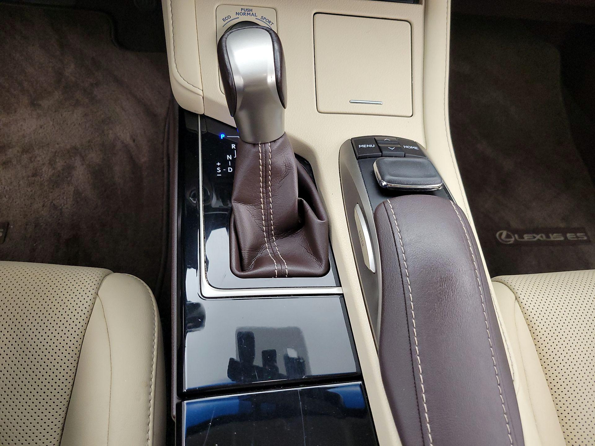 Thumbnail: 2016 Lexus ES - 18