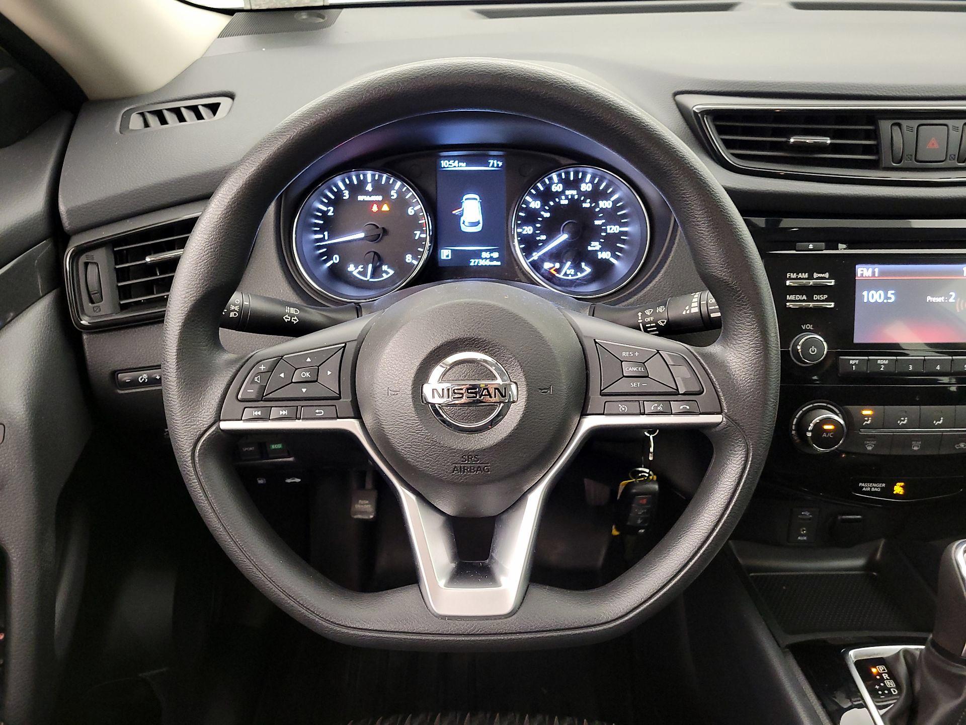 Thumbnail: 2017 Nissan Rogue - 10