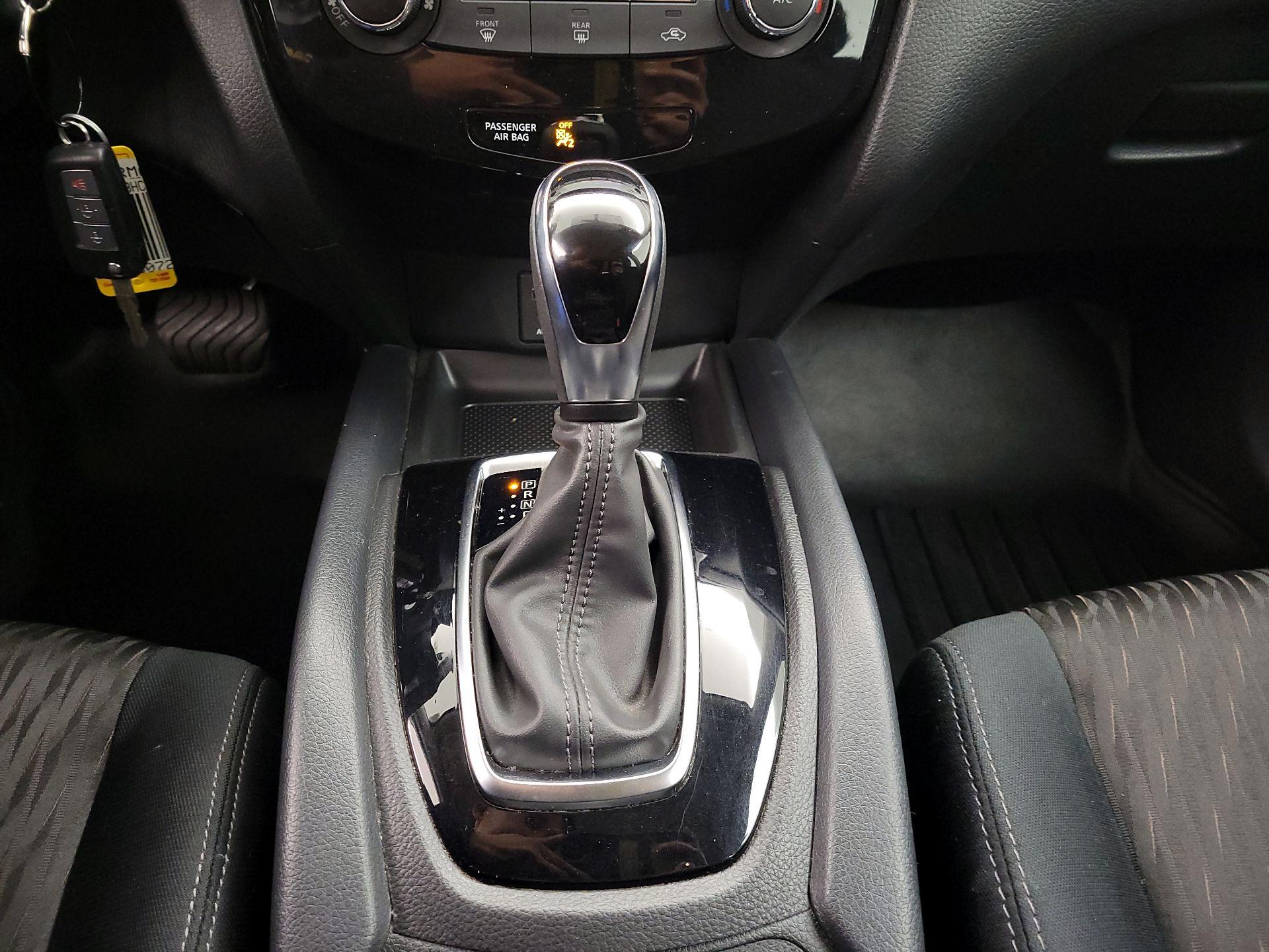 Thumbnail: 2017 Nissan Rogue - 16