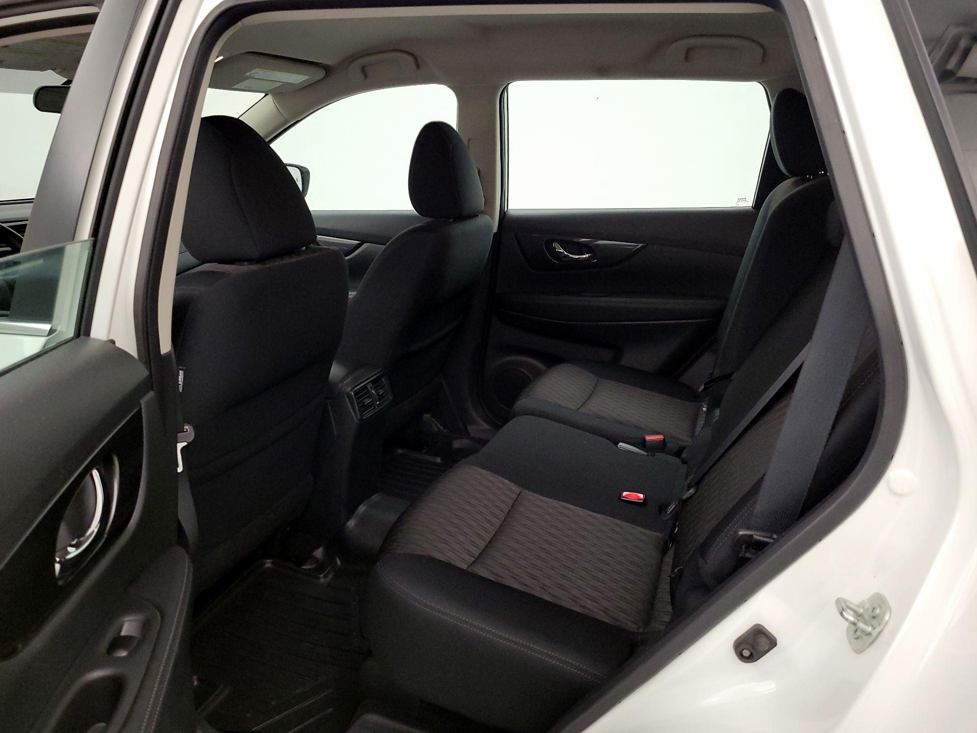 Thumbnail: 2017 Nissan Rogue - 18