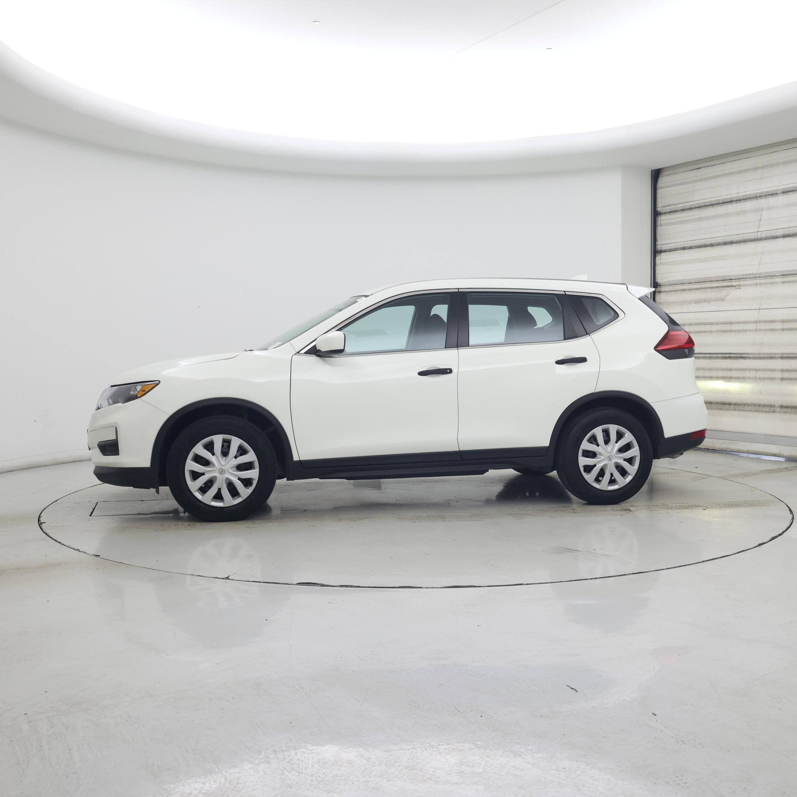 Thumbnail: 2017 Nissan Rogue - 3