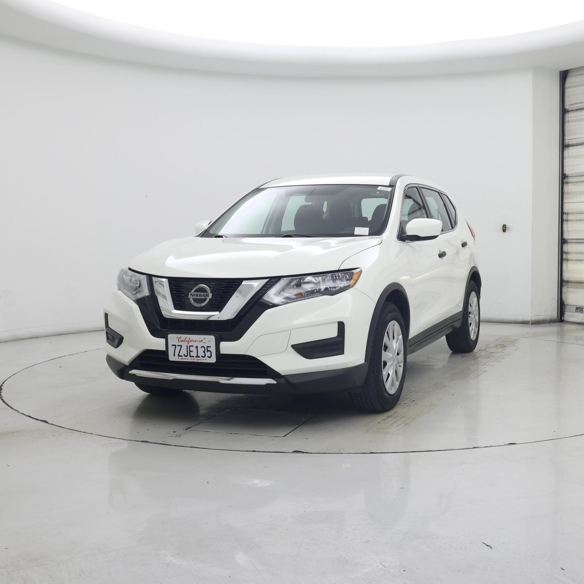 Thumbnail: 2017 Nissan Rogue - 4