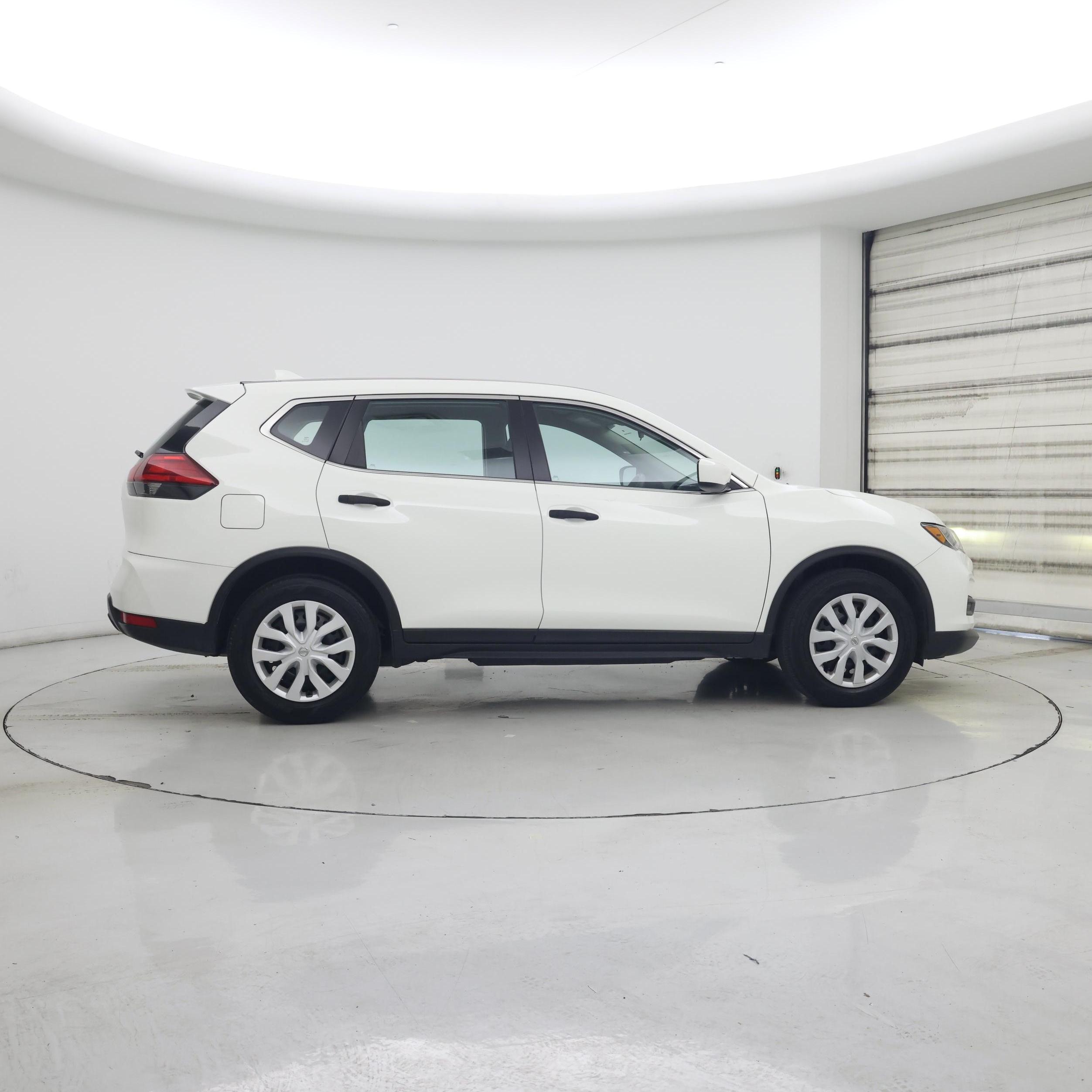 Thumbnail: 2017 Nissan Rogue - 7