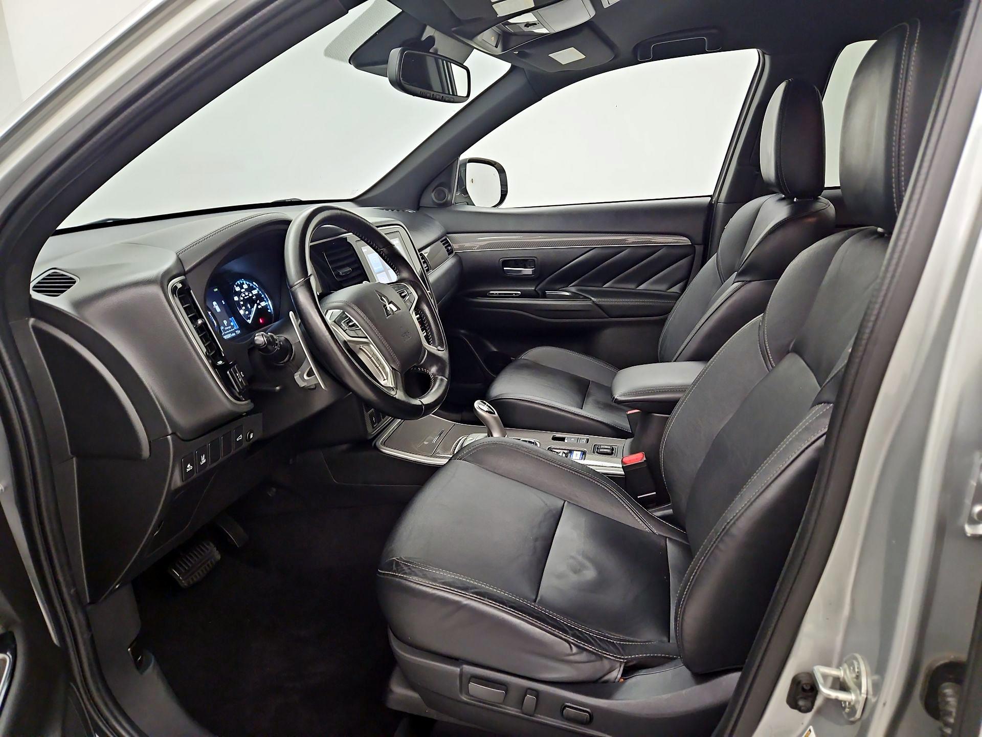 Thumbnail: 2022 Mitsubishi Outlander - 11