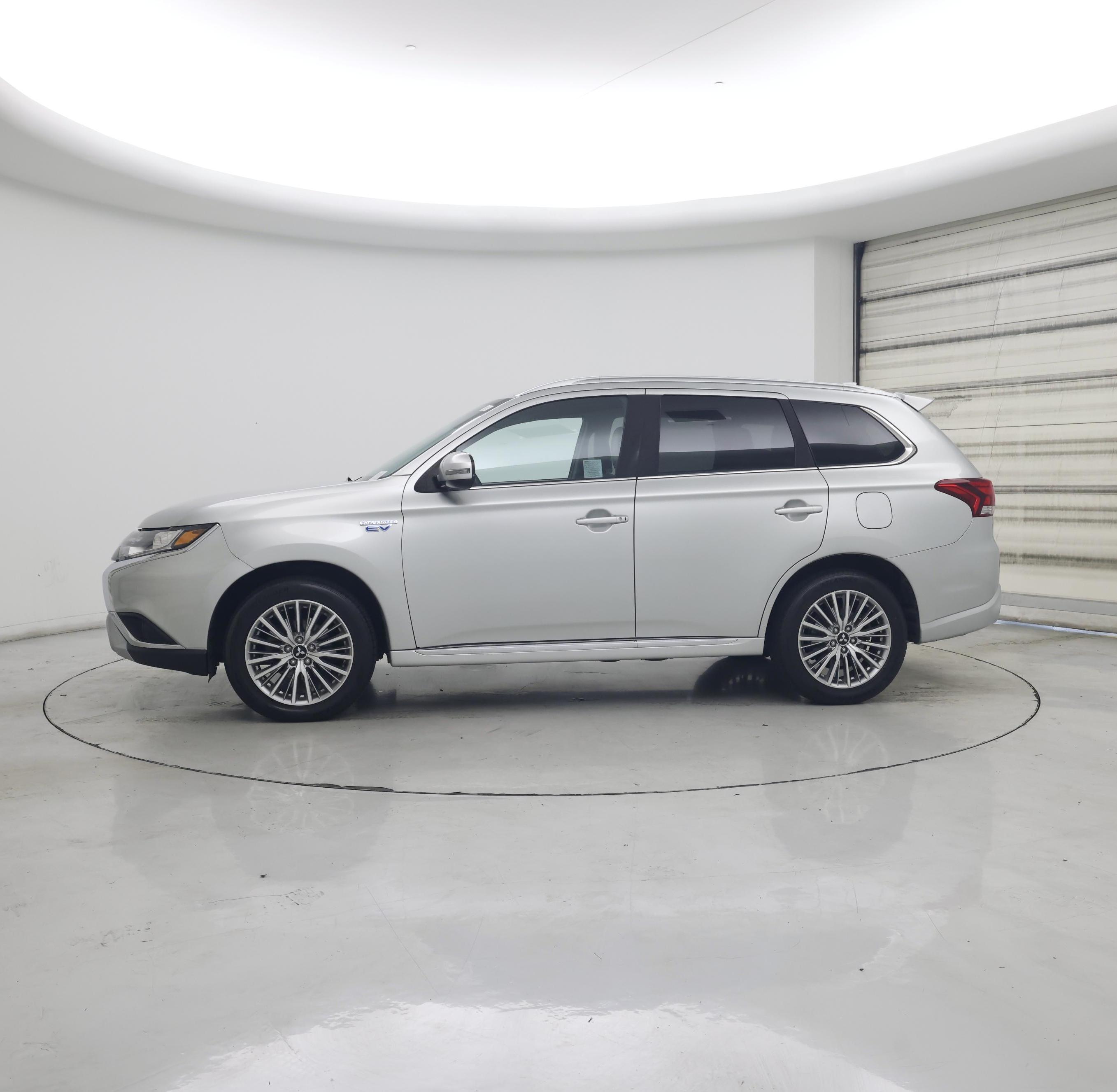 Thumbnail: 2022 Mitsubishi Outlander - 3