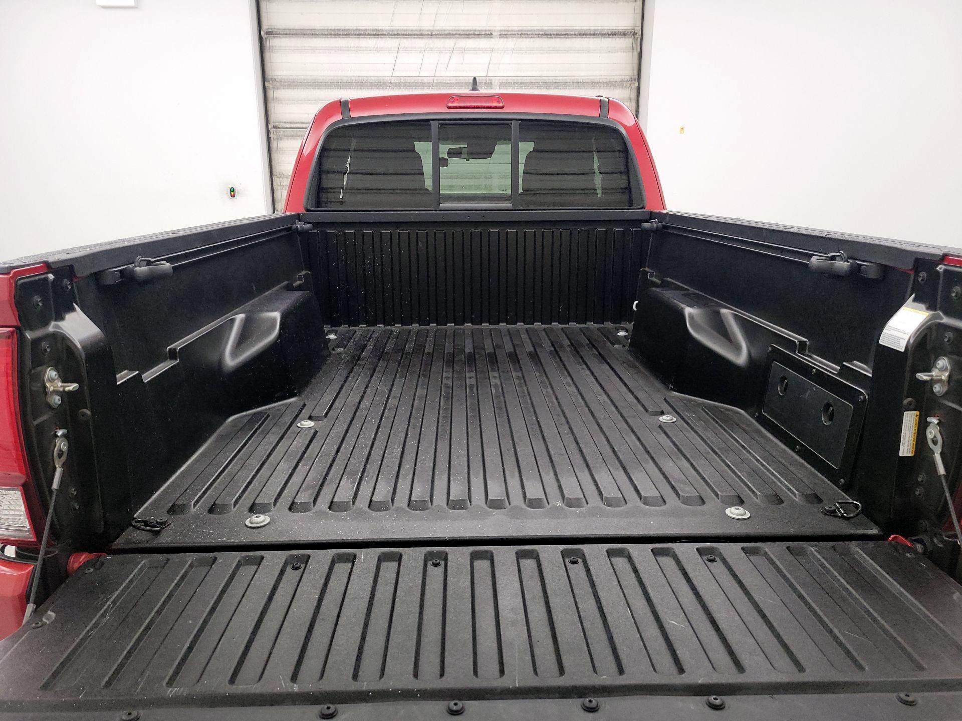 Thumbnail: 2019 Toyota Tacoma - 18