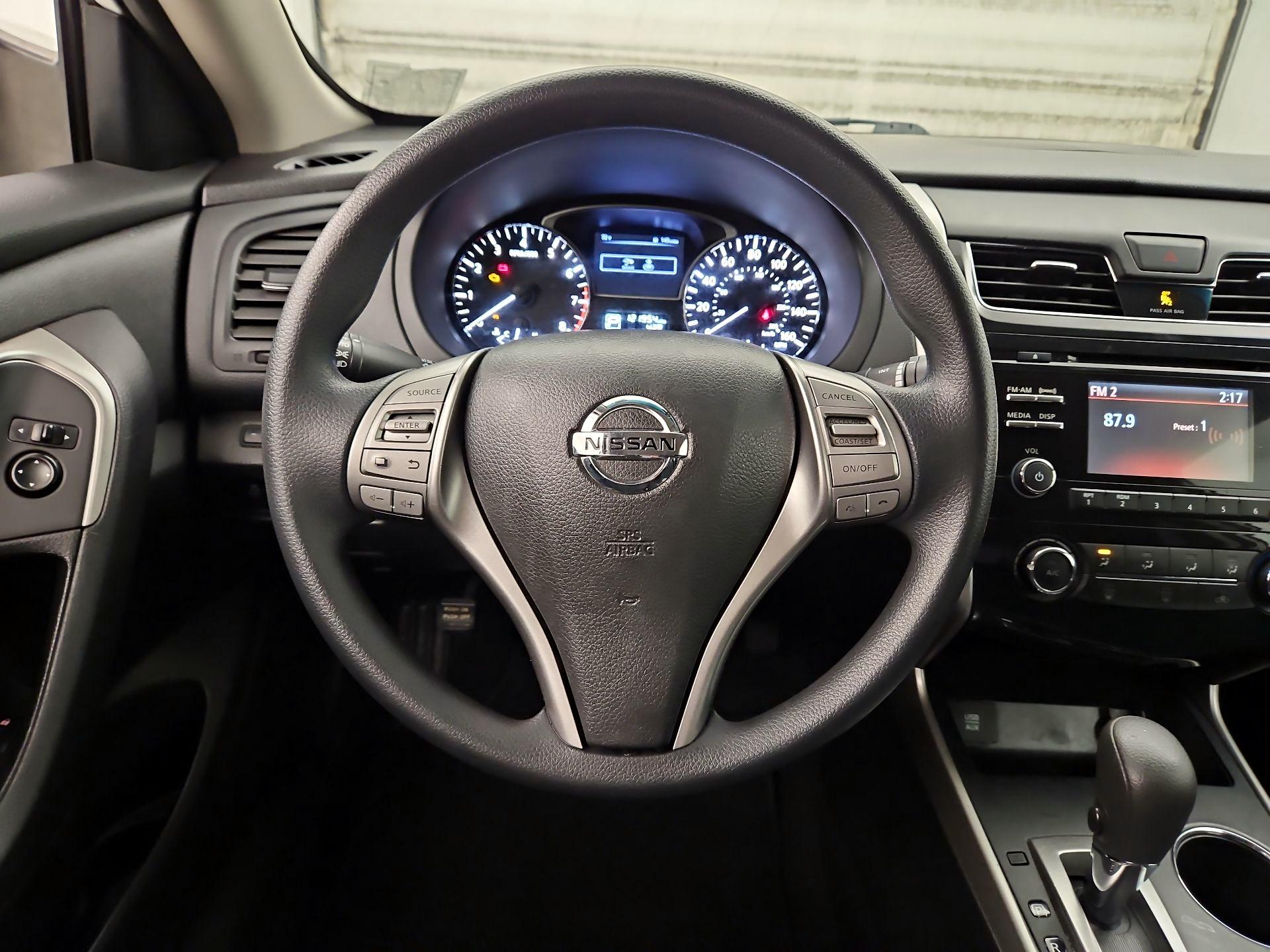 Thumbnail: 2015 Nissan Altima - 10