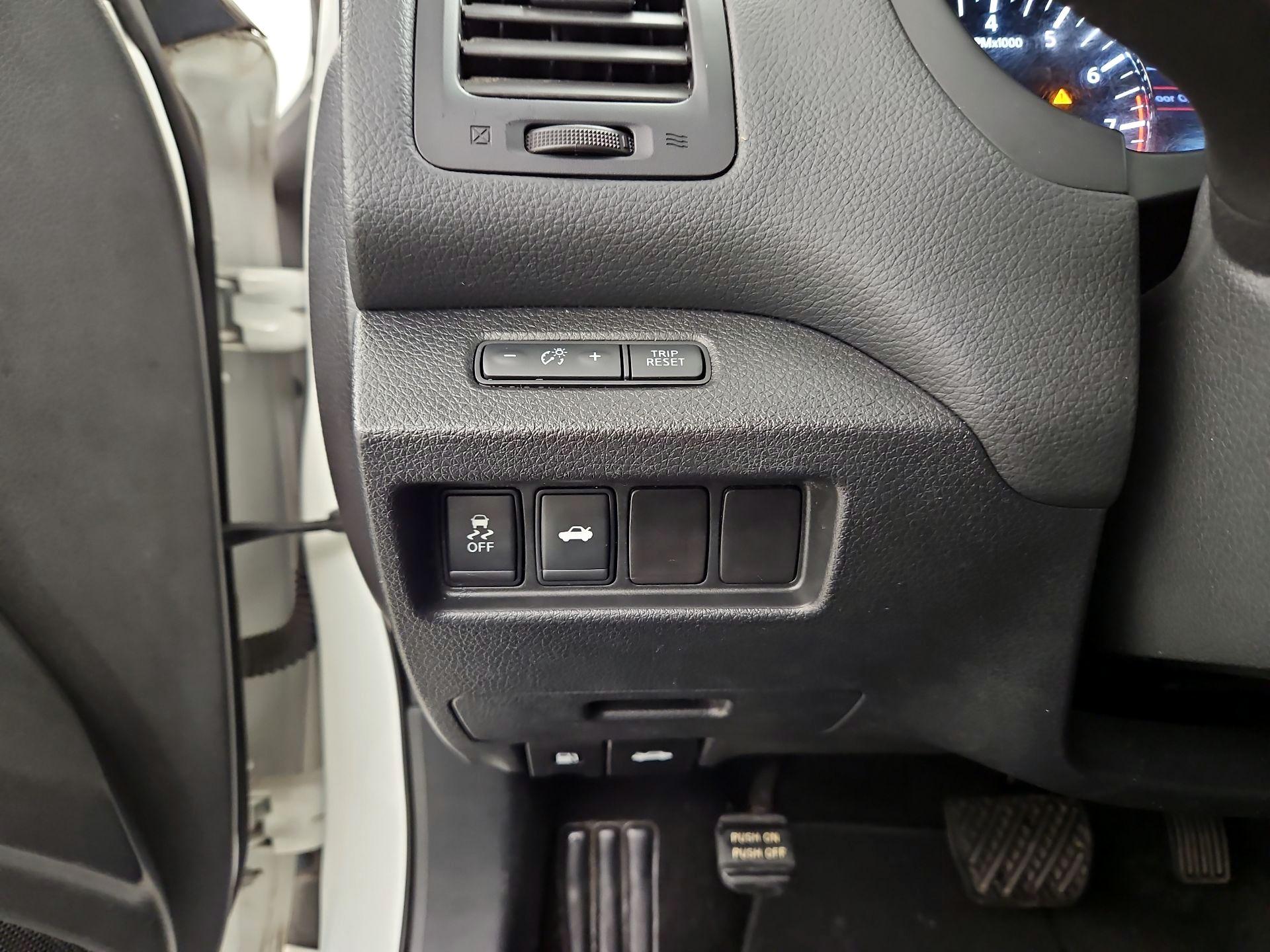 Thumbnail: 2015 Nissan Altima - 13