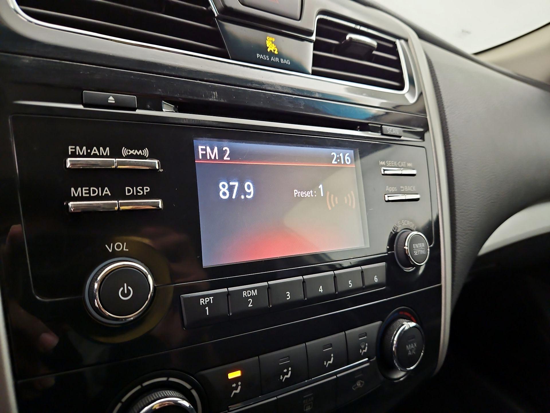 Thumbnail: 2015 Nissan Altima - 14