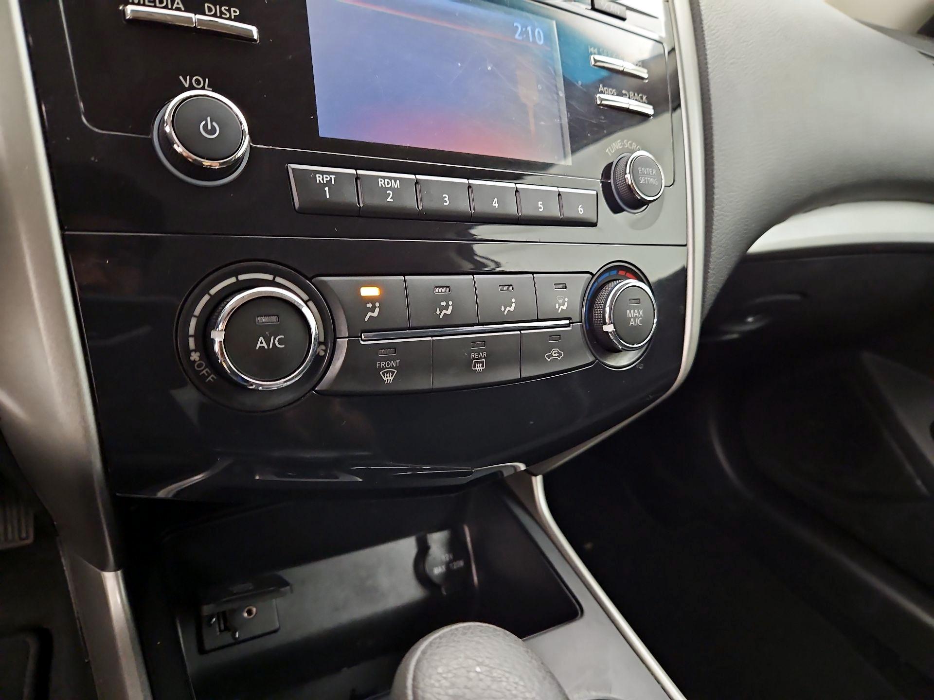 Thumbnail: 2015 Nissan Altima - 15