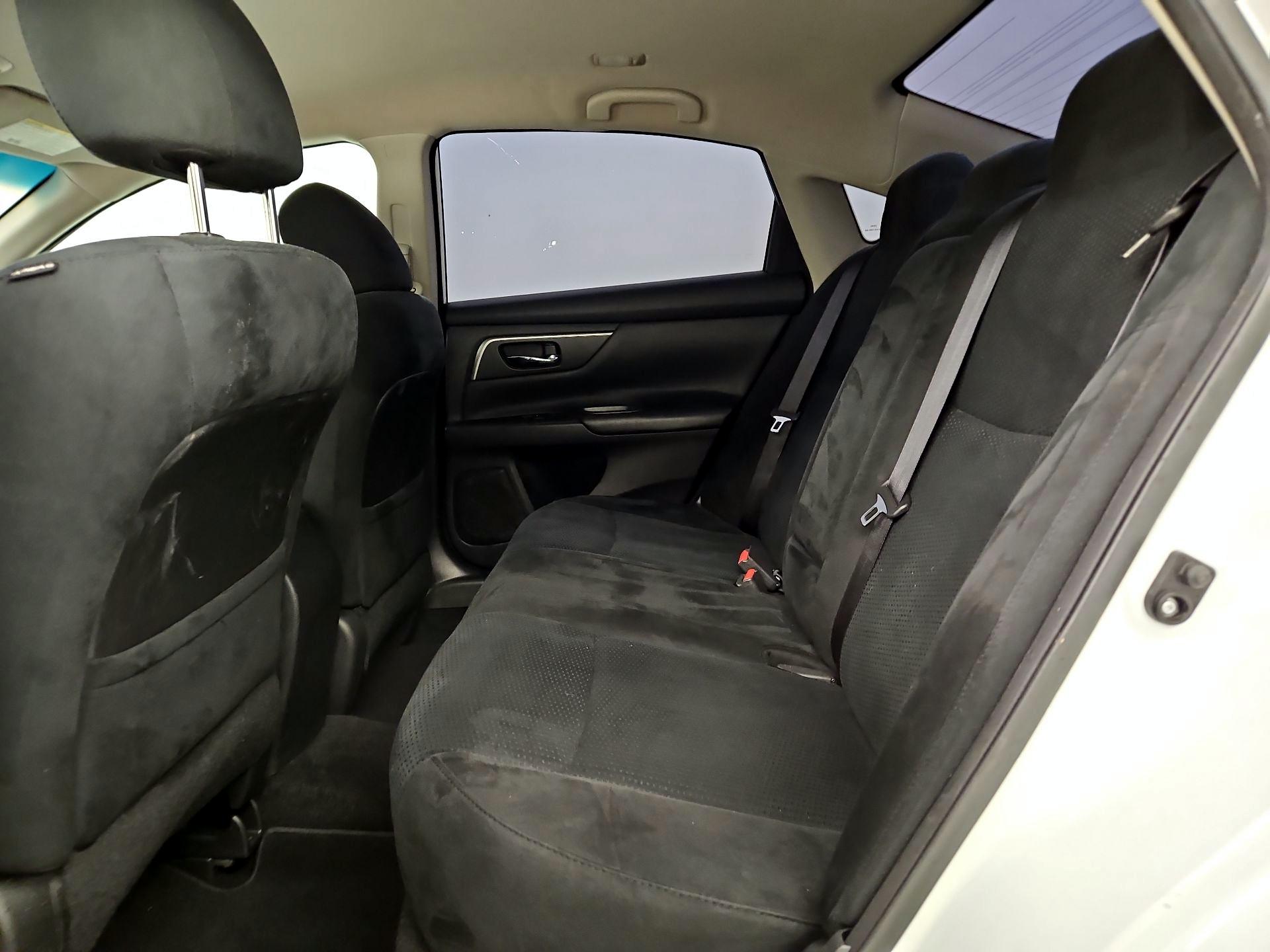 Thumbnail: 2015 Nissan Altima - 18