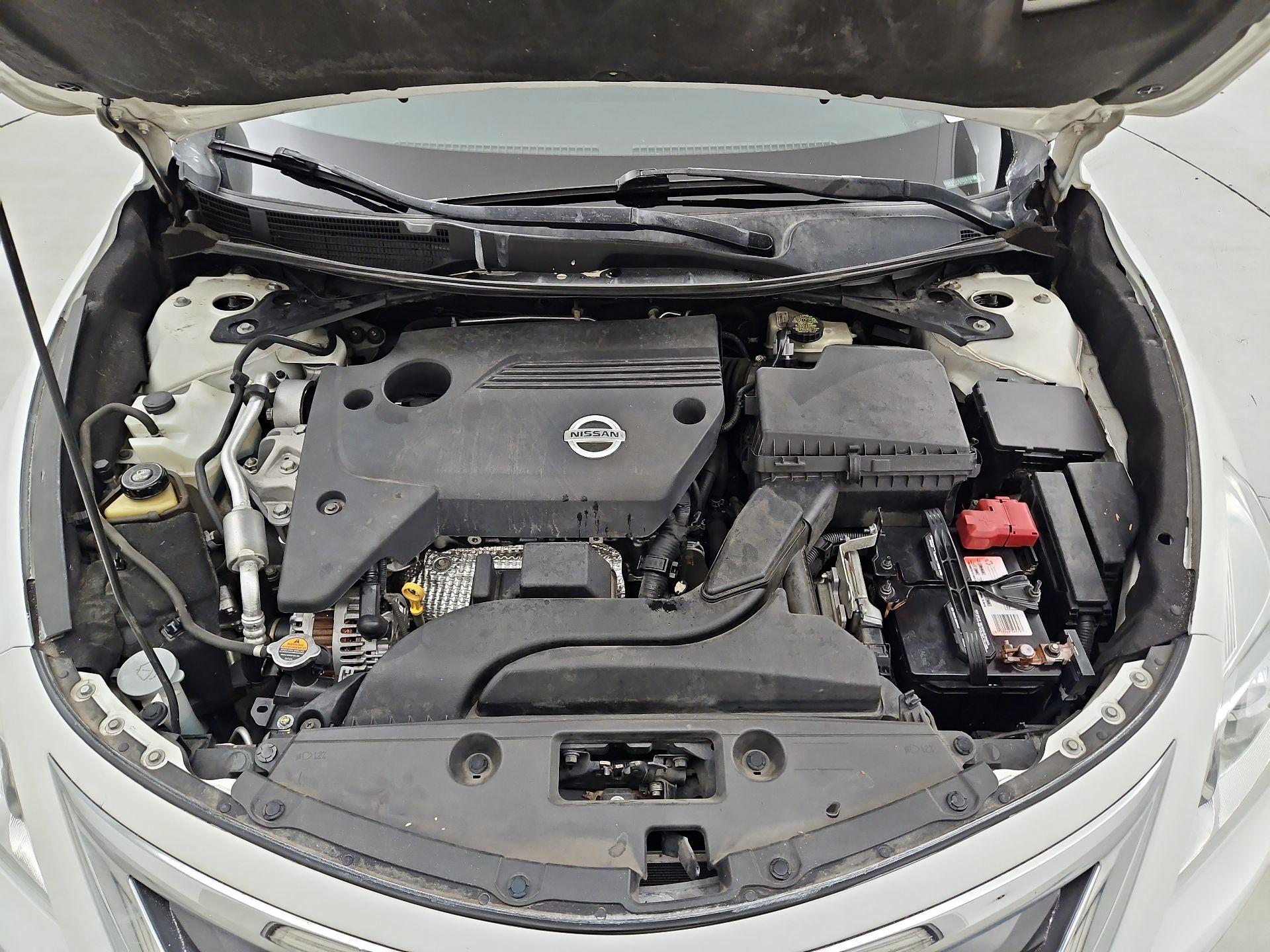 Thumbnail: 2015 Nissan Altima - 20