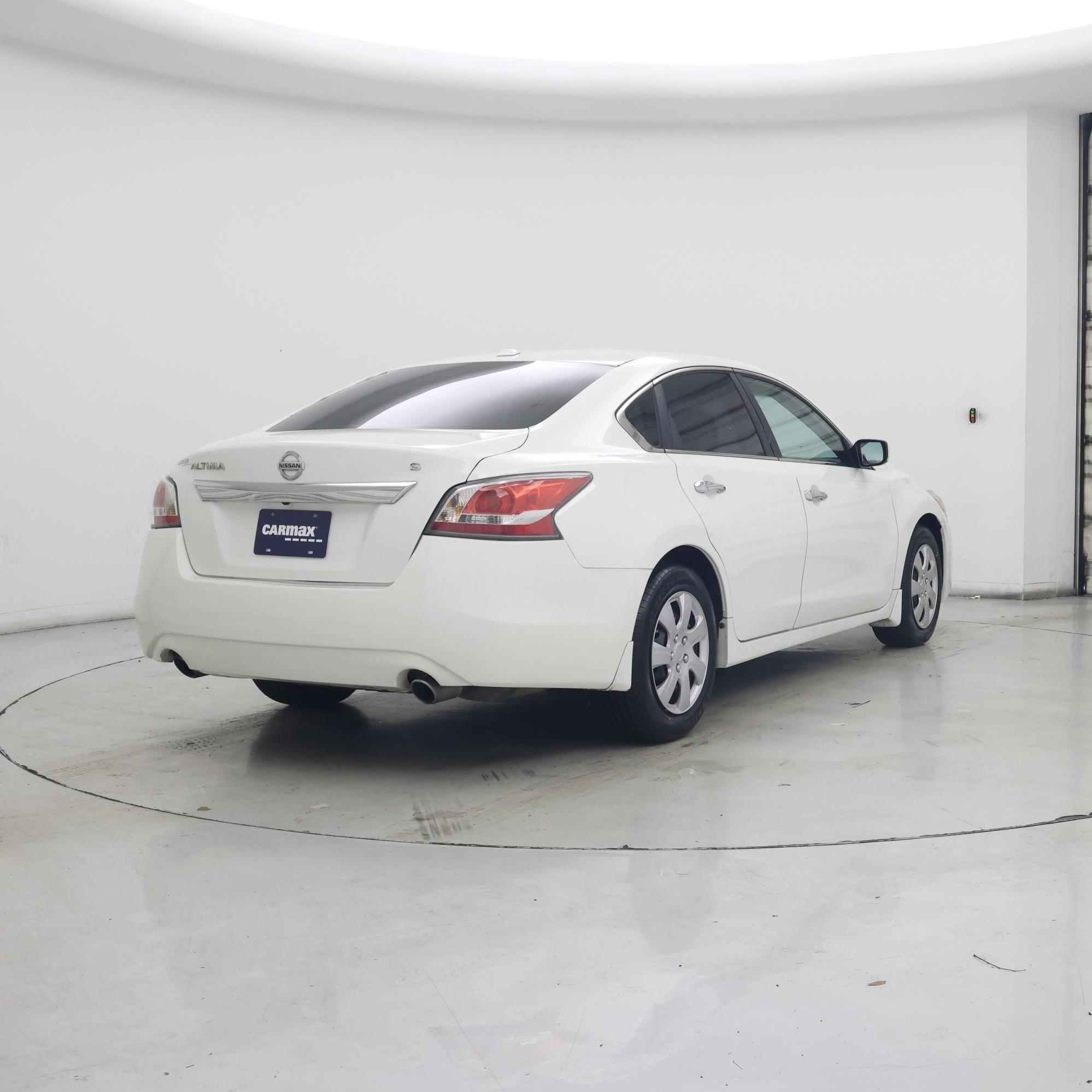 Thumbnail: 2015 Nissan Altima - 8