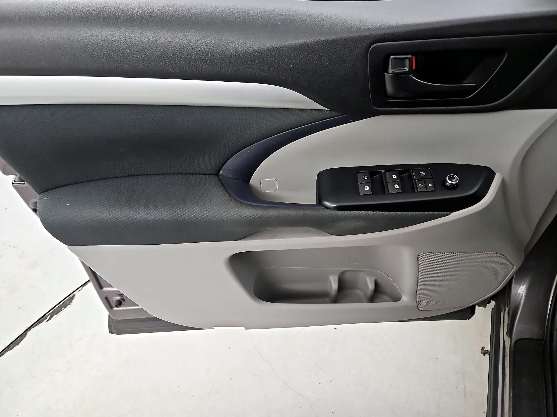 Thumbnail: 2019 Toyota Highlander - 12